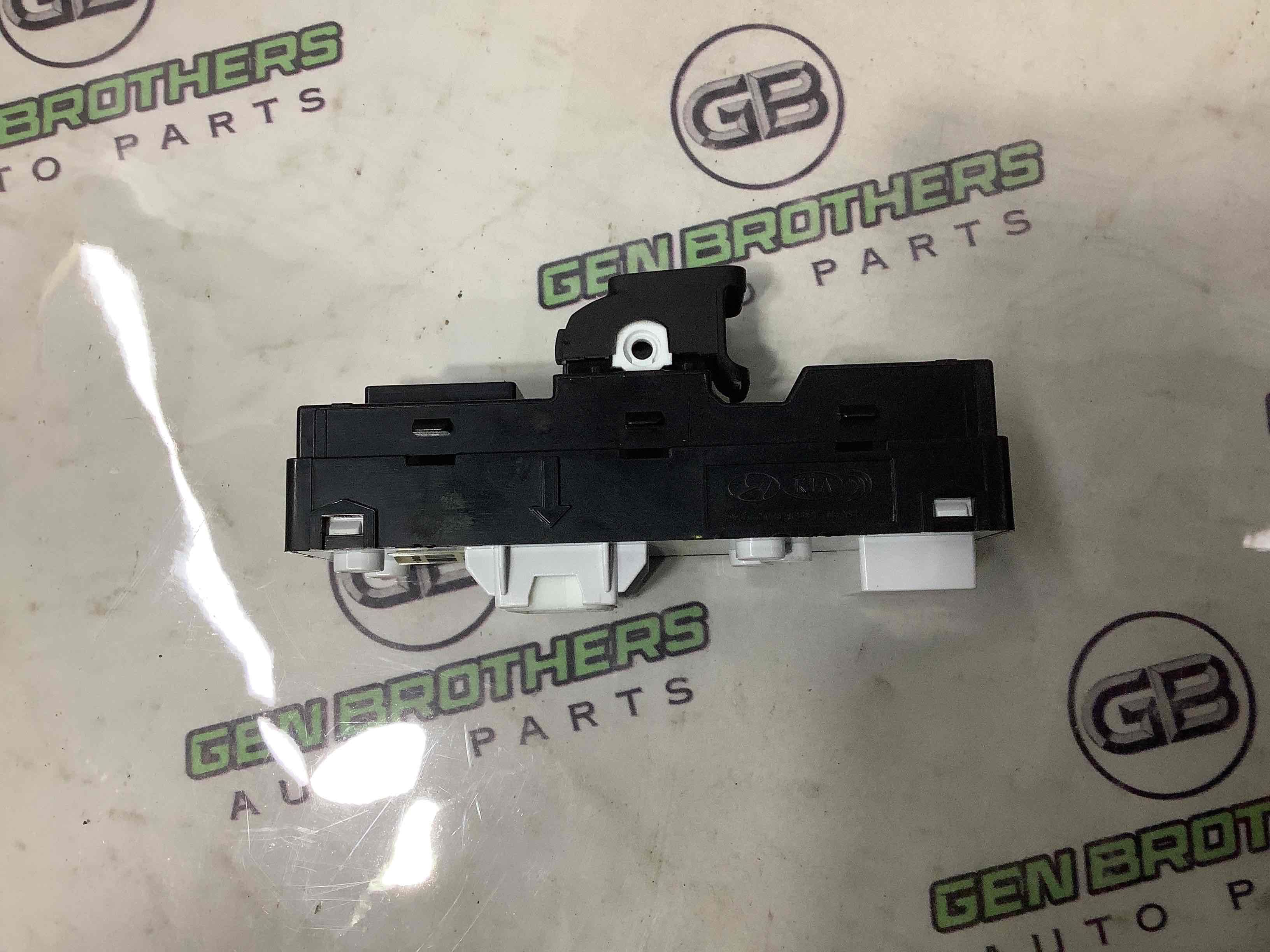 Кнопки керування склопідйомниками