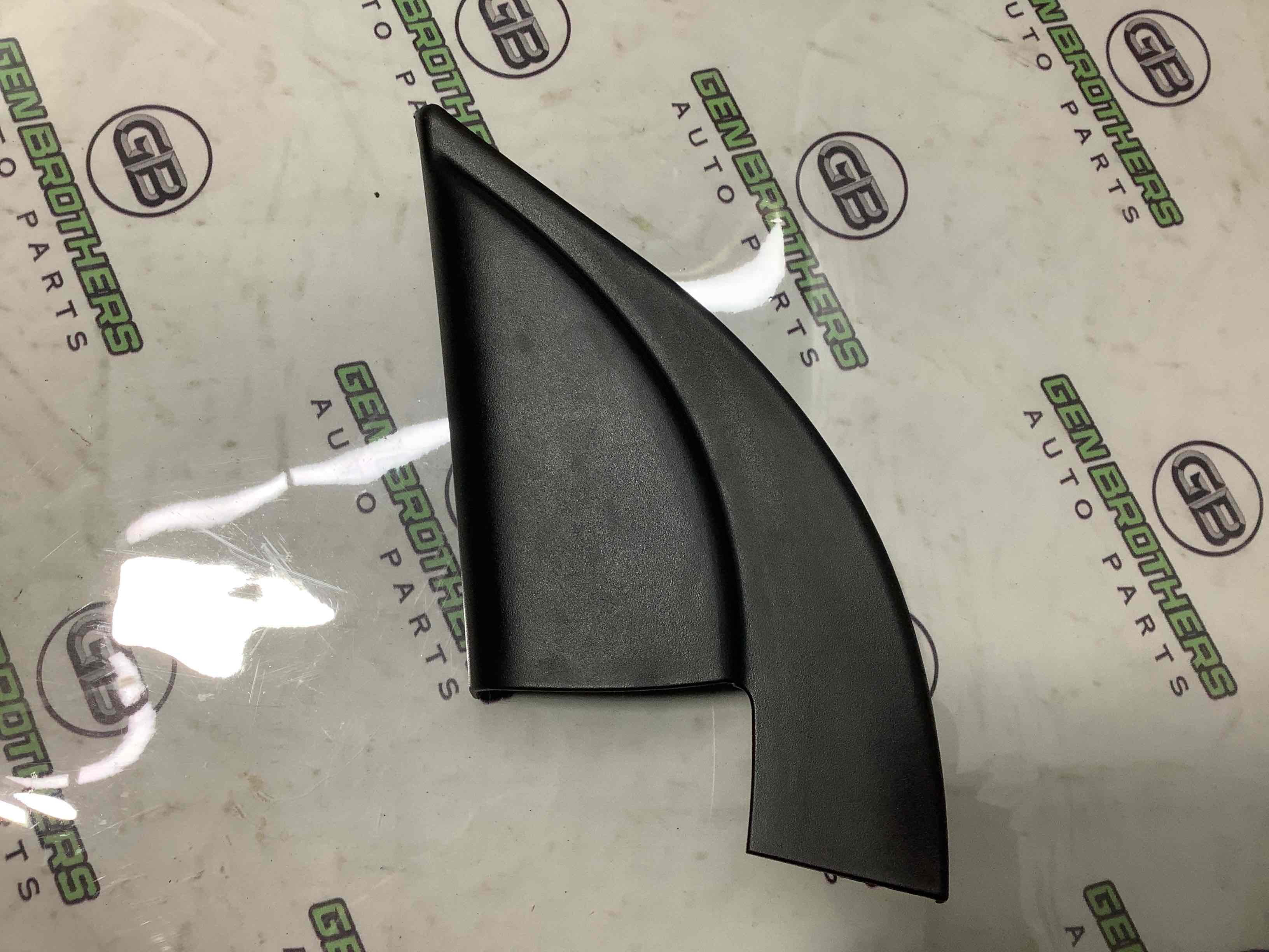 Корпус, накладка, кріплення лівого дзеркала