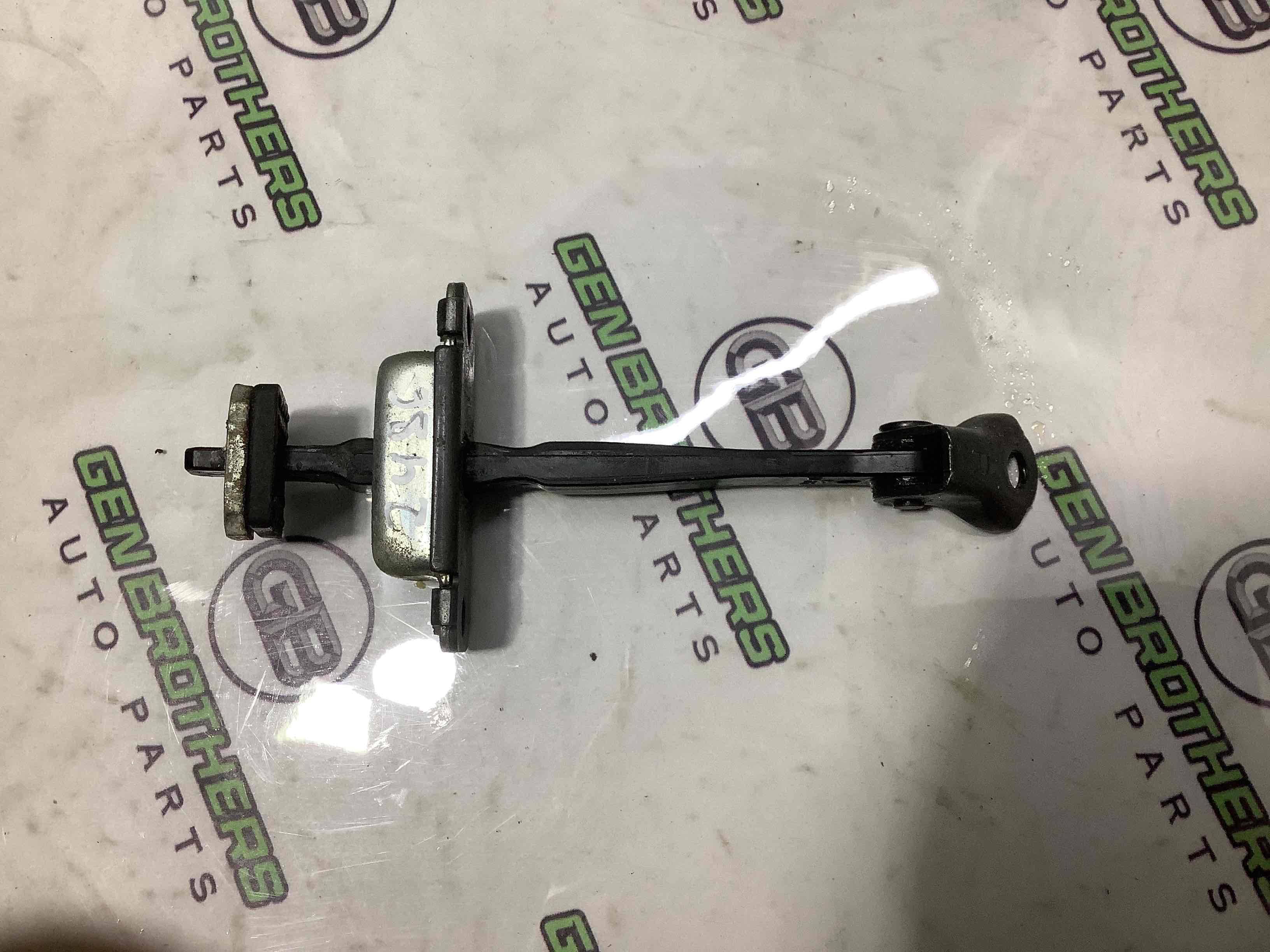 Обмежувач відчинення дверей