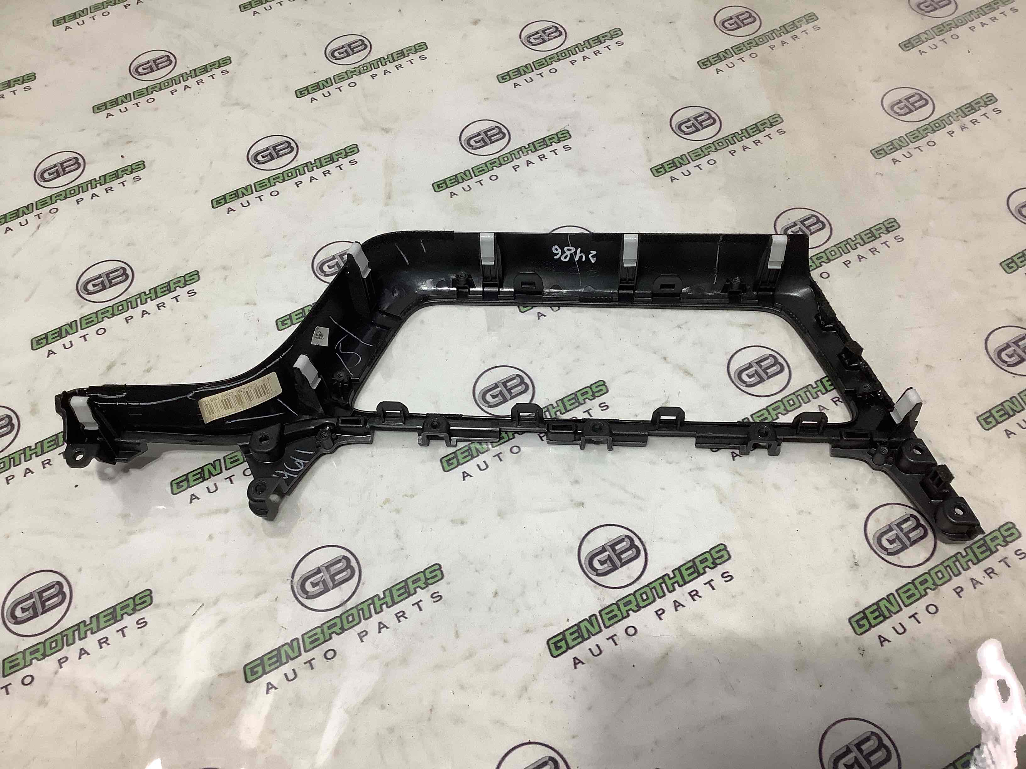 Обшивка панелі приладів торпедо