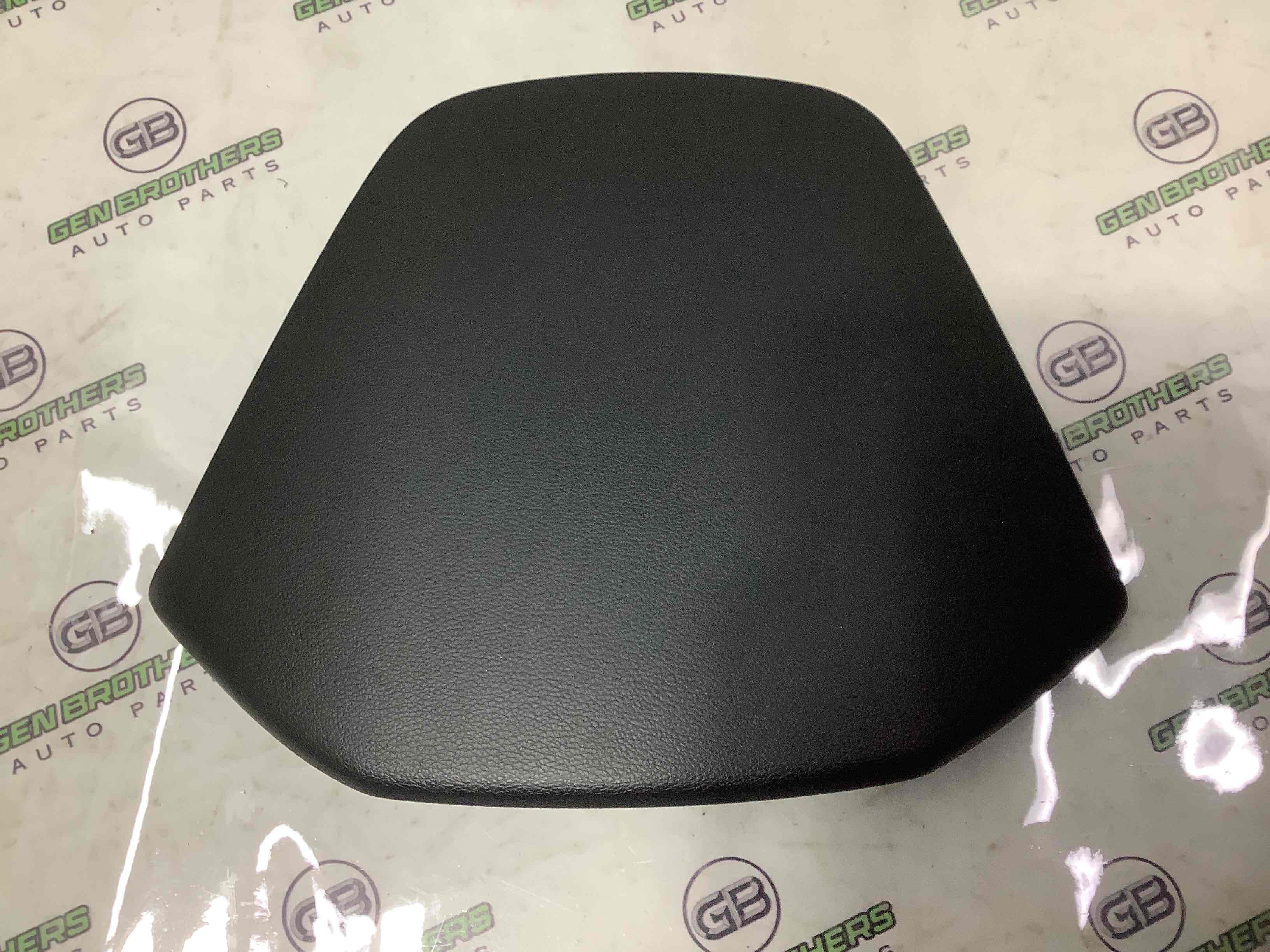 Обшивка панелі приладів торпедо