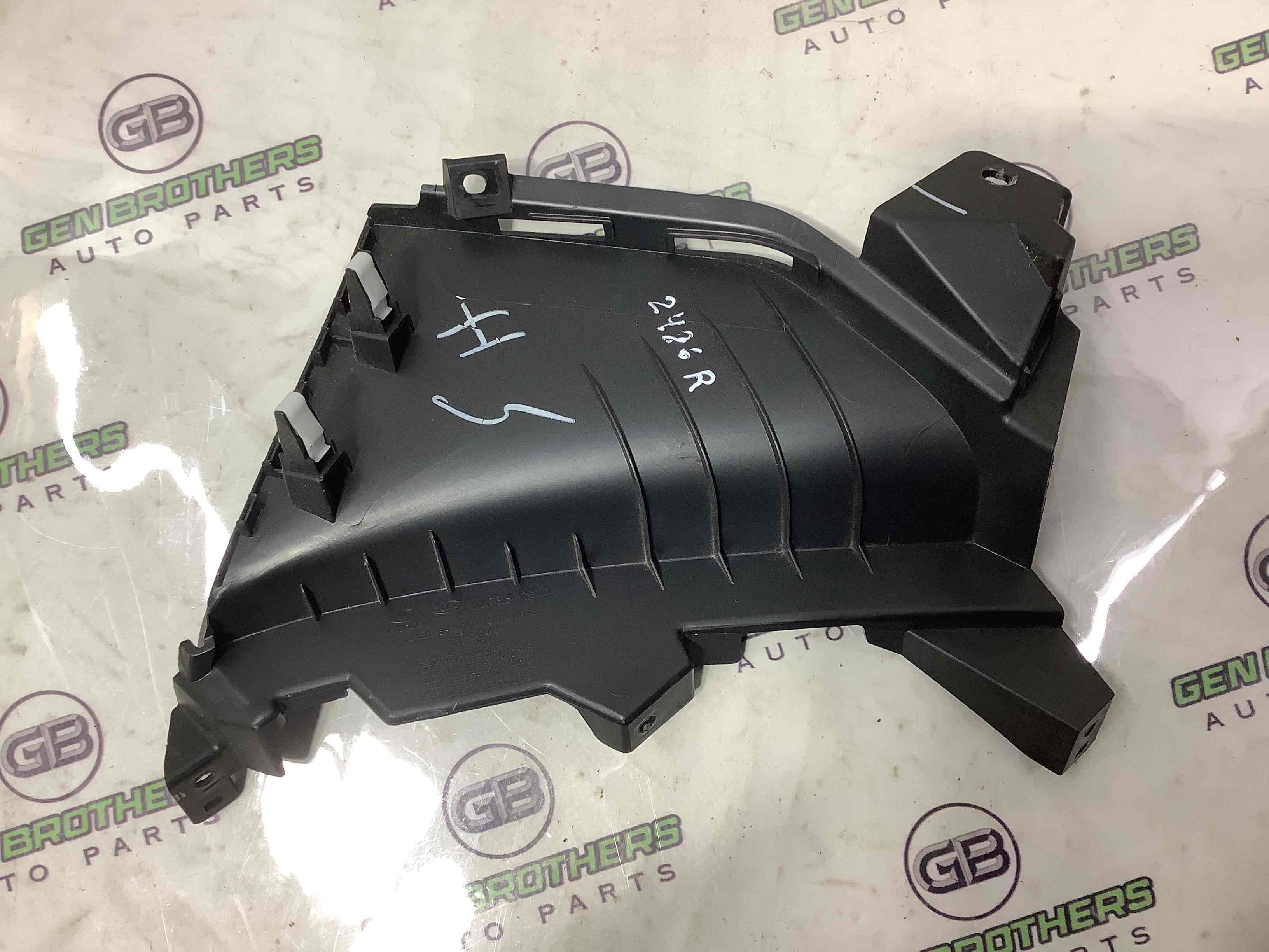 Обшивка панелі приладів торпедо