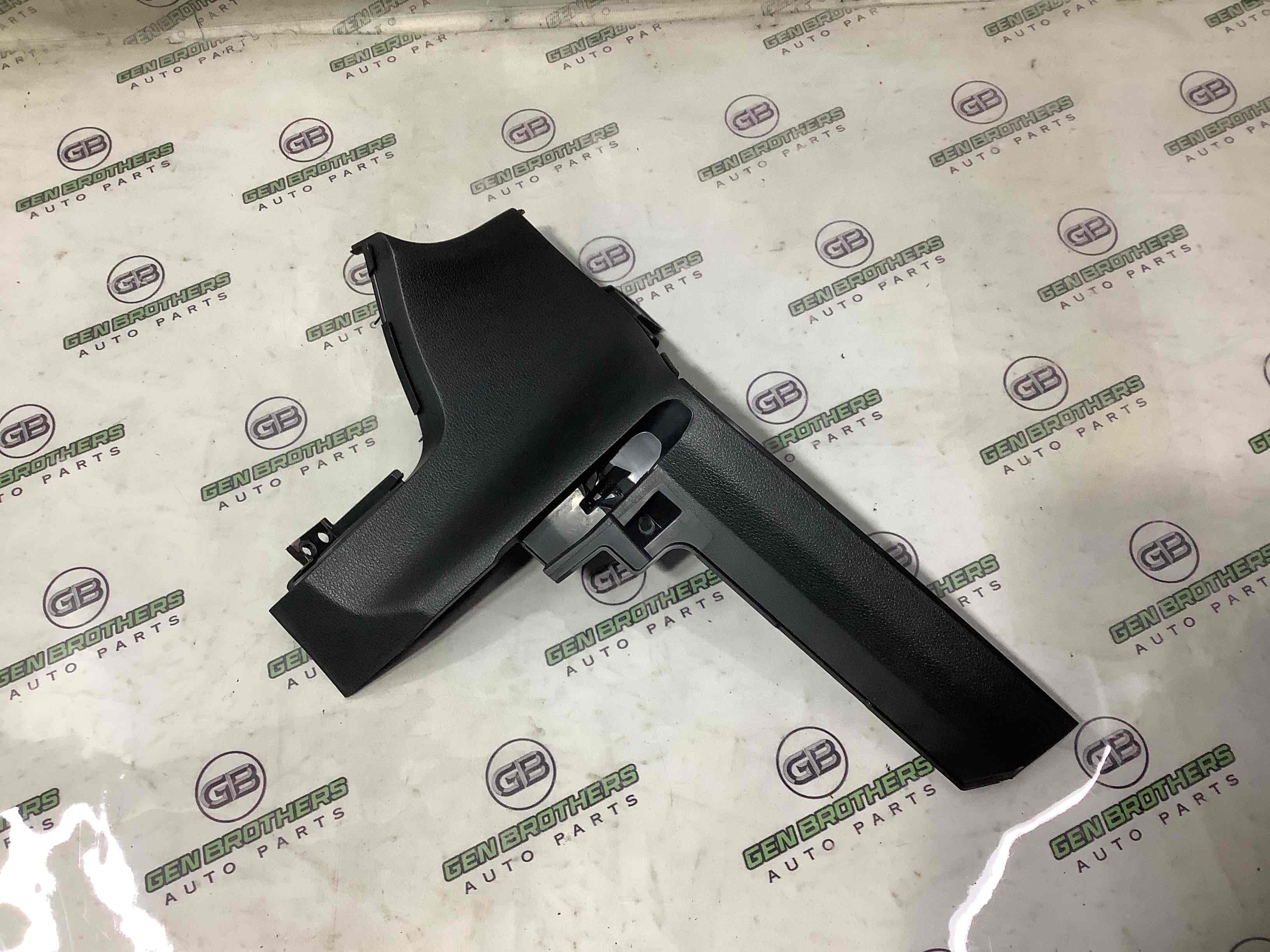 Обшивка панелі приладів торпедо