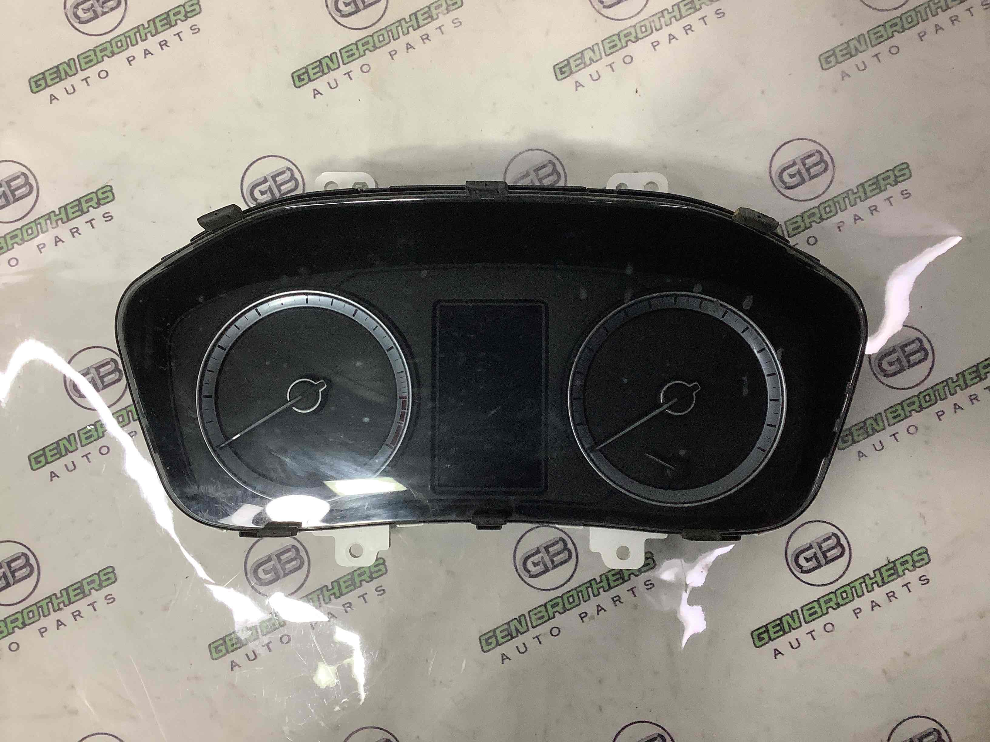 Щиток приладів панель приладів