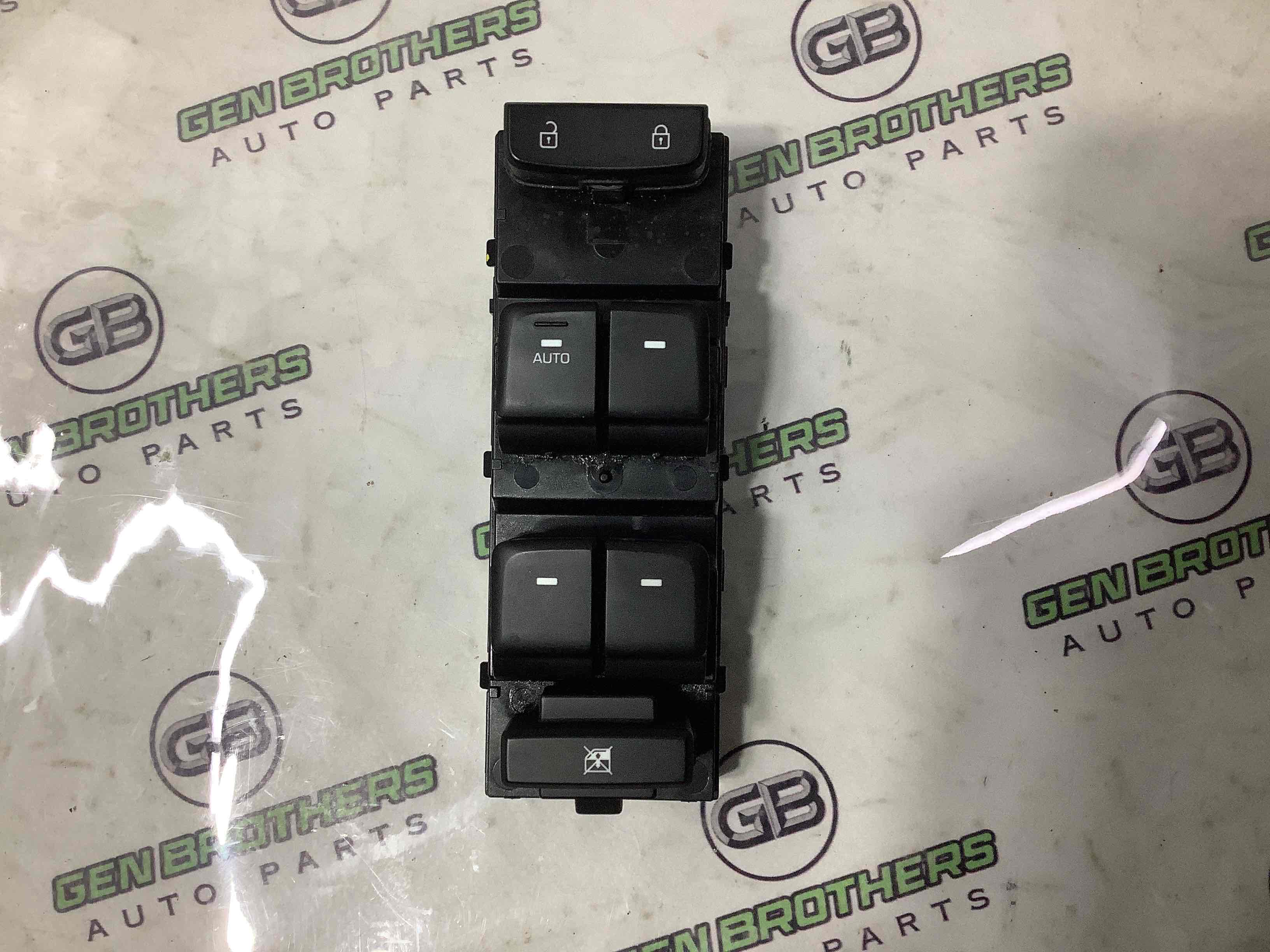 Кнопки керування склопідйомниками