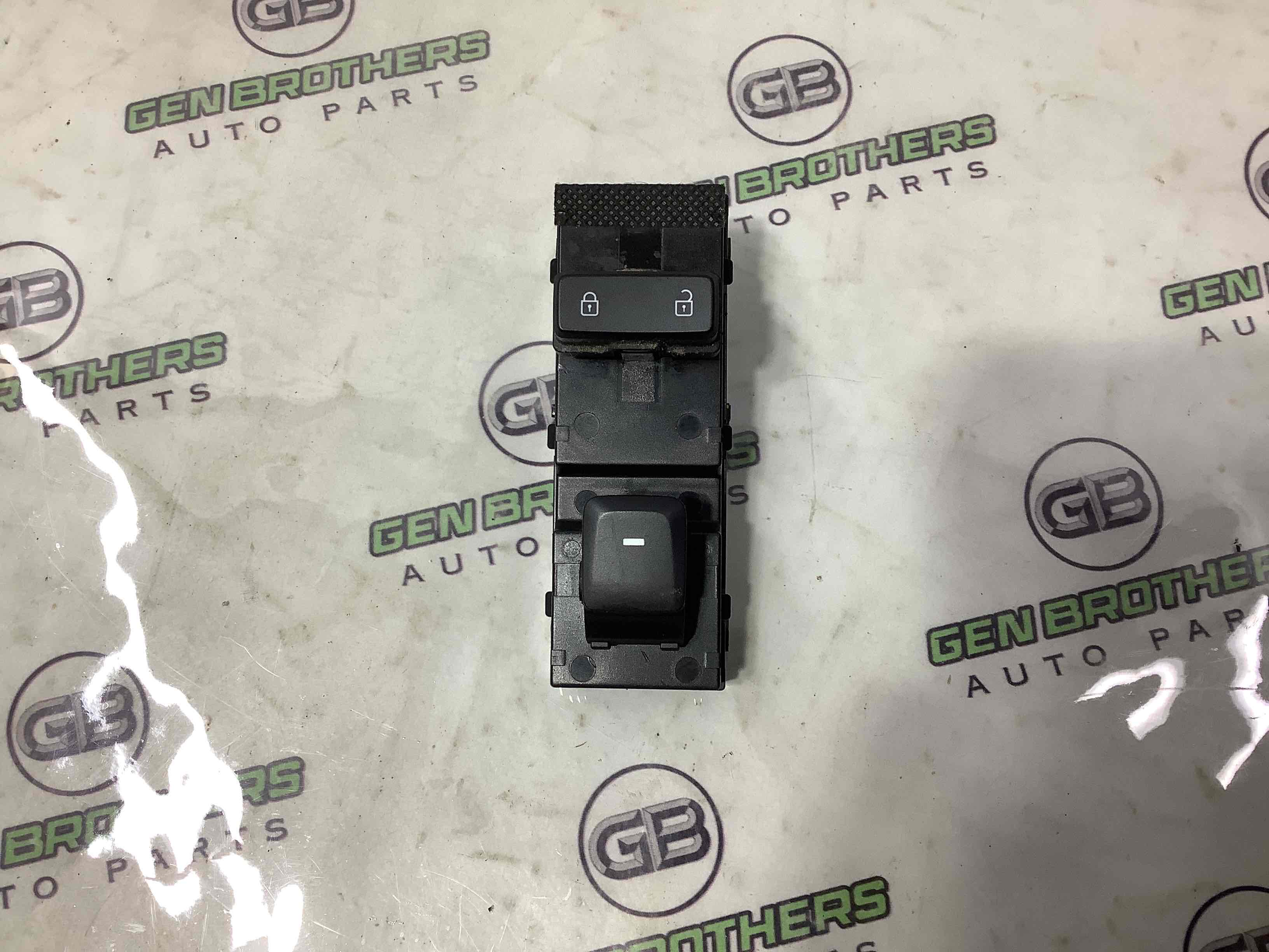 Кнопки керування склопідйомниками