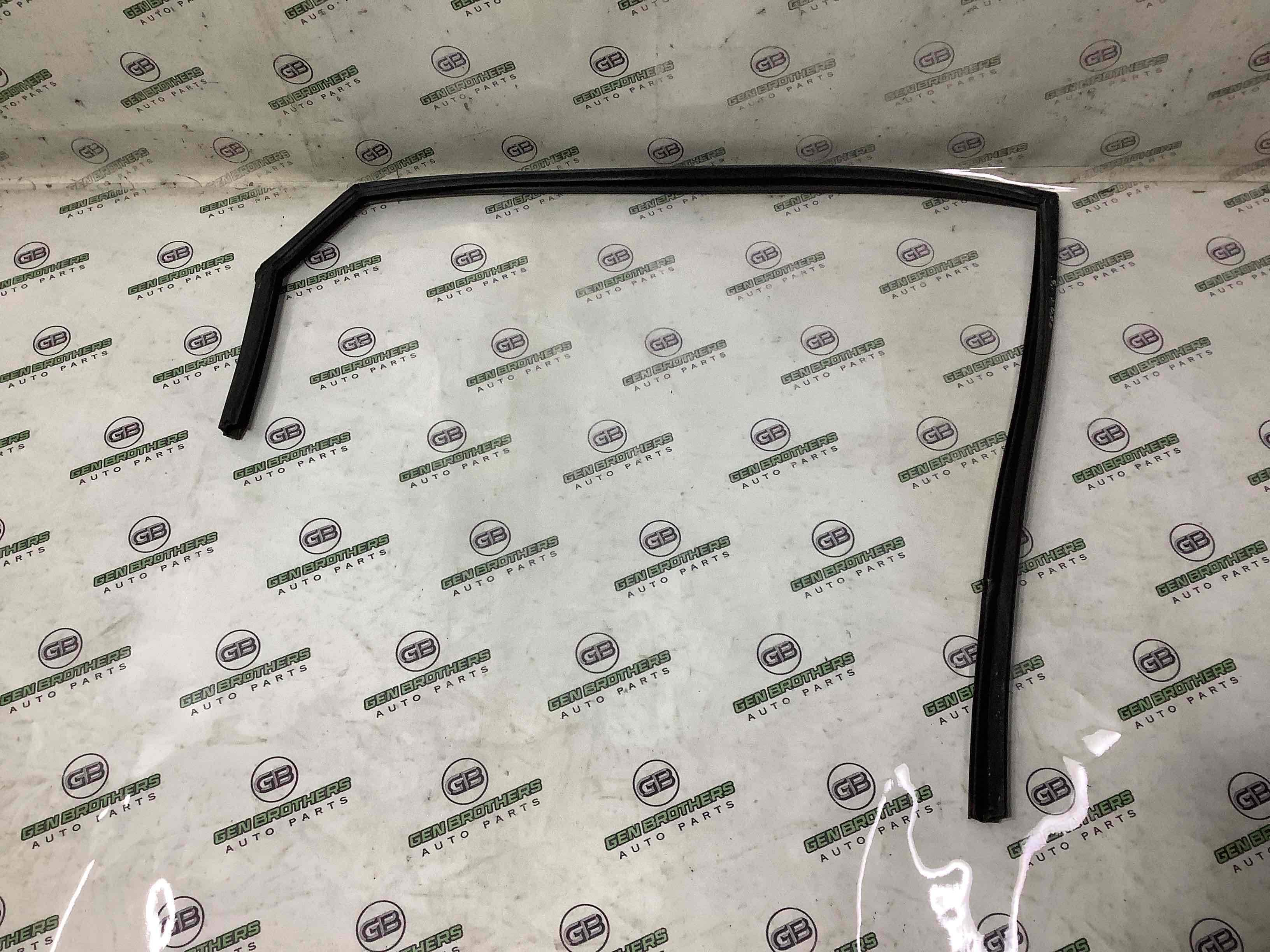 Ущільнювач скла, двері