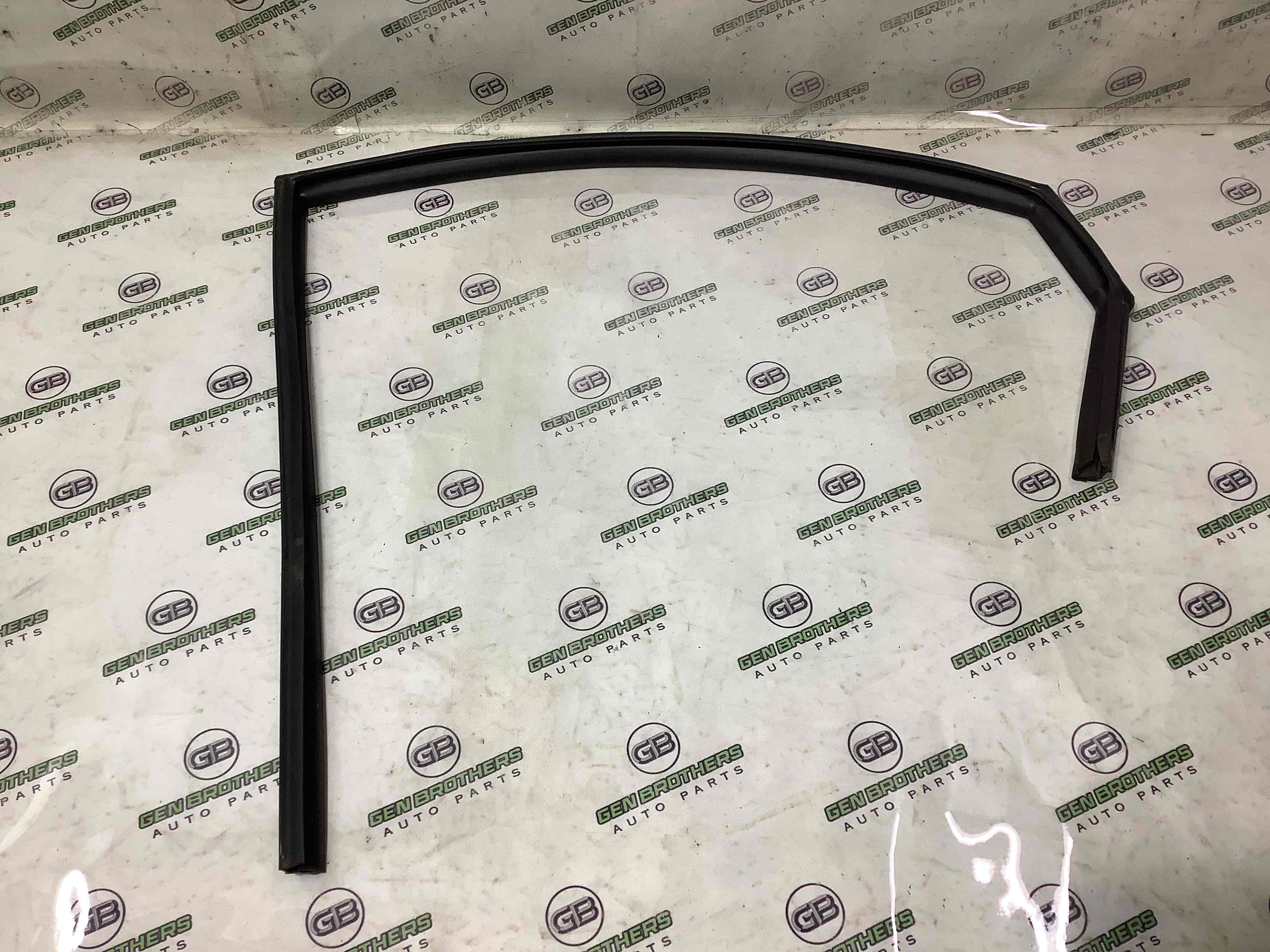 Ущільнювач скла, двері