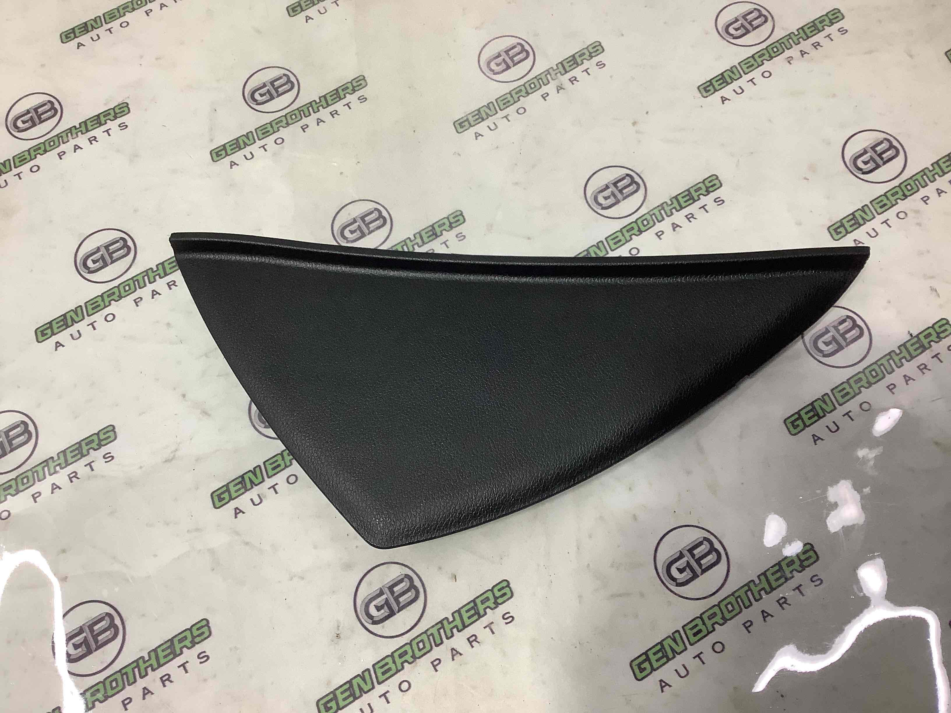 Обшивка панелі приладів торпедо