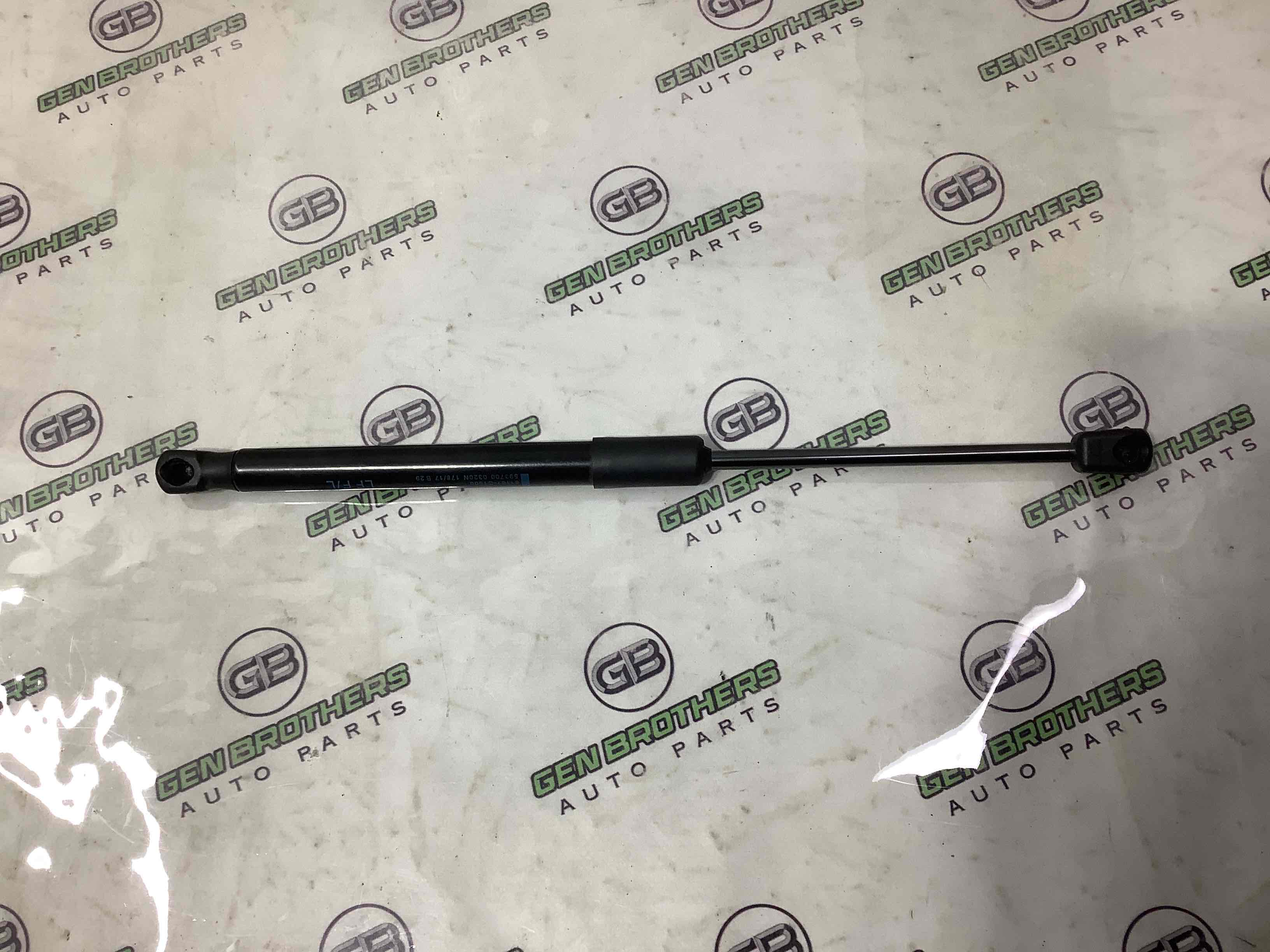 Амортизатор капота