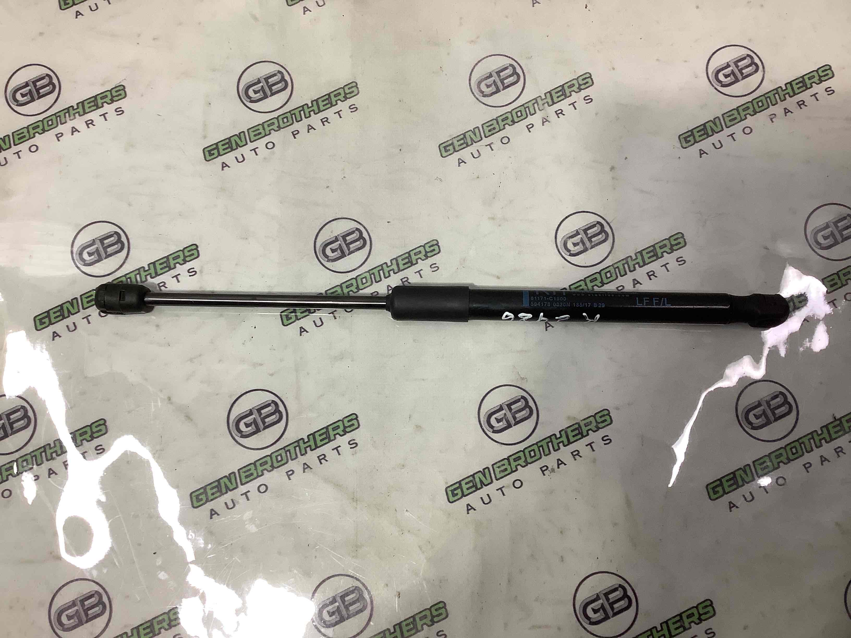 Амортизатор капота