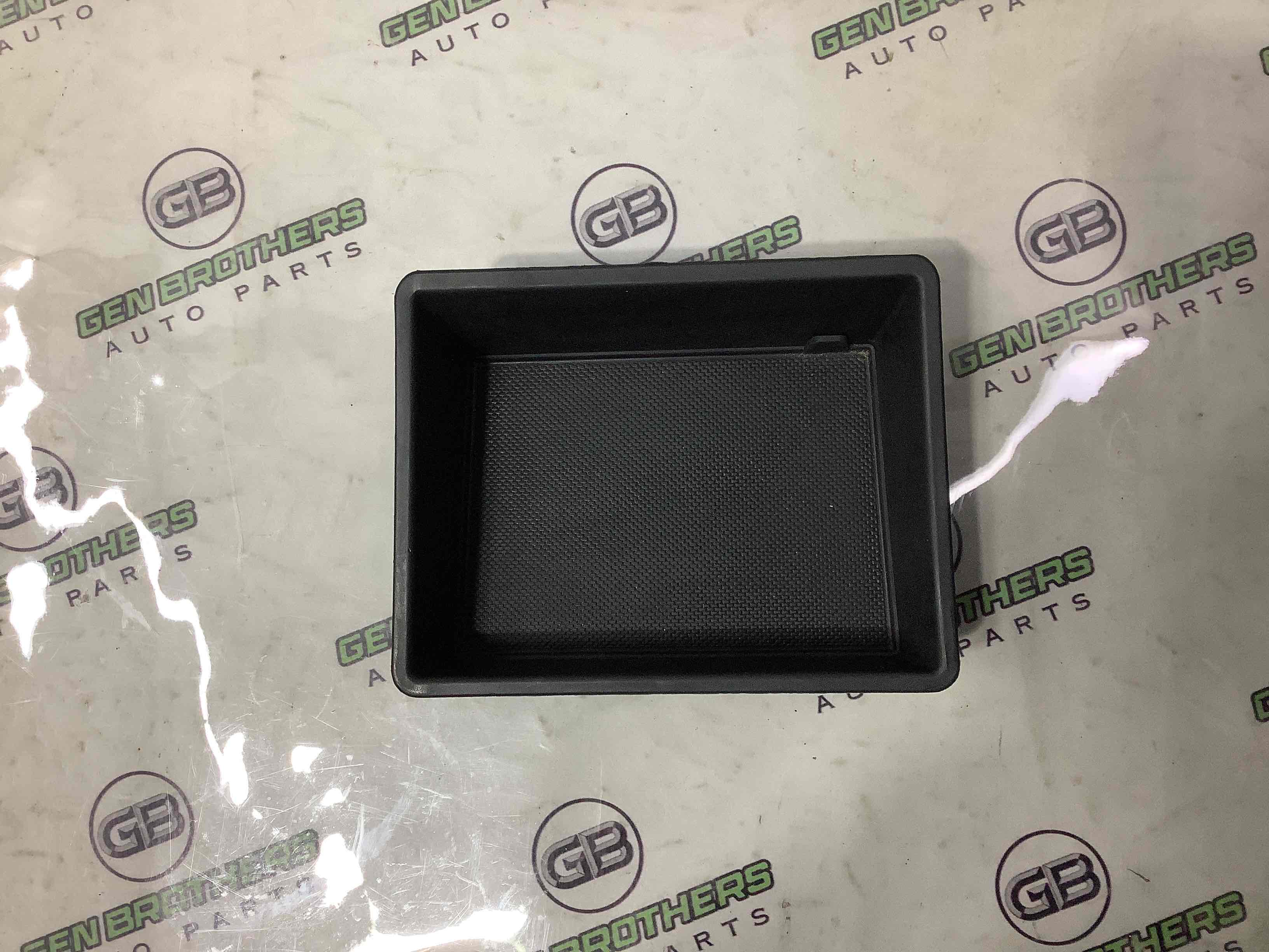 Бардачок замок бардачка, підстаканник, ящик