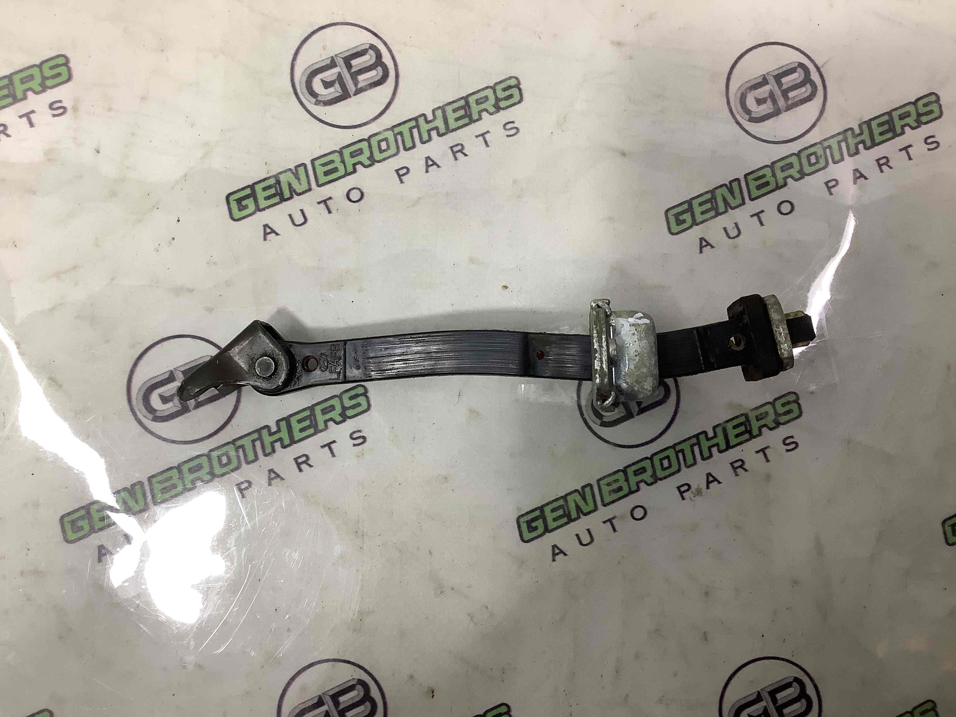 Обмежувач відчинення дверей