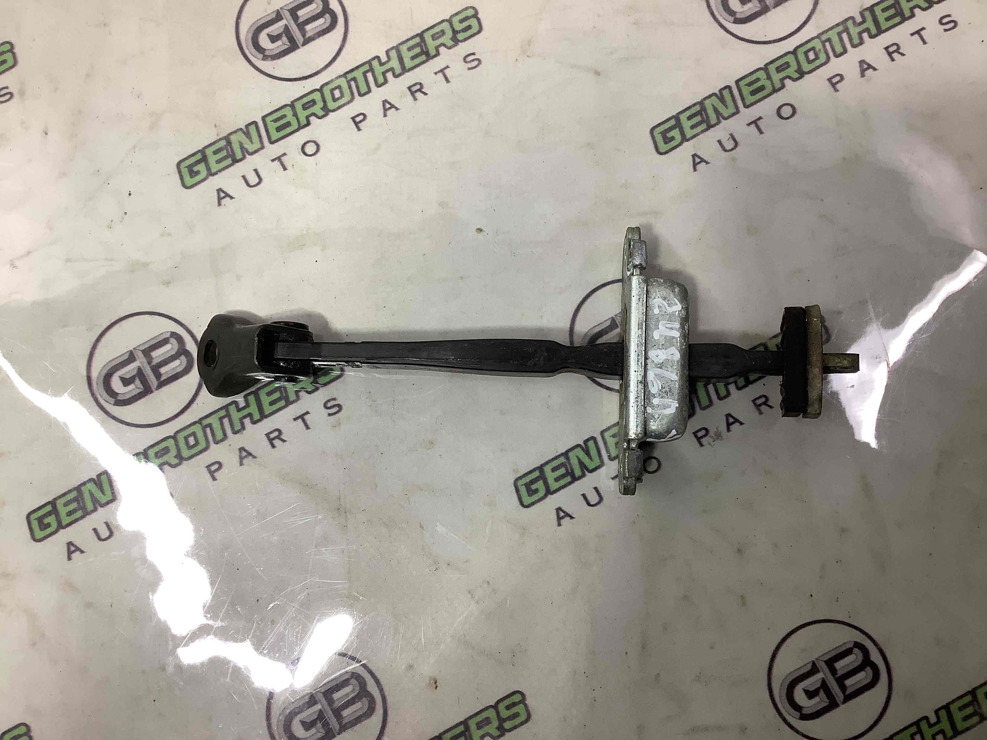 Обмежувач відчинення дверей