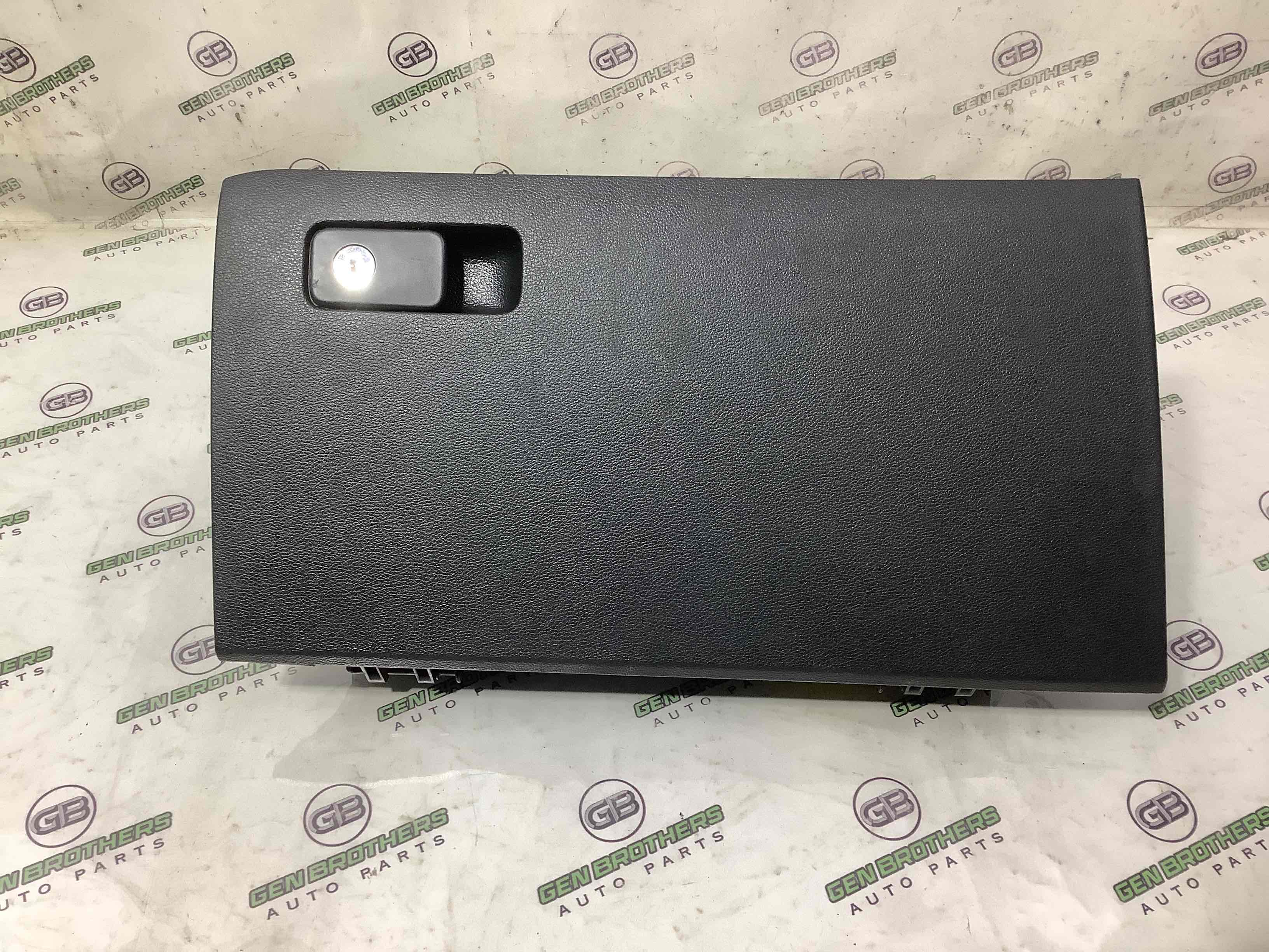 Бардачок замок бардачка, підстаканник, ящик