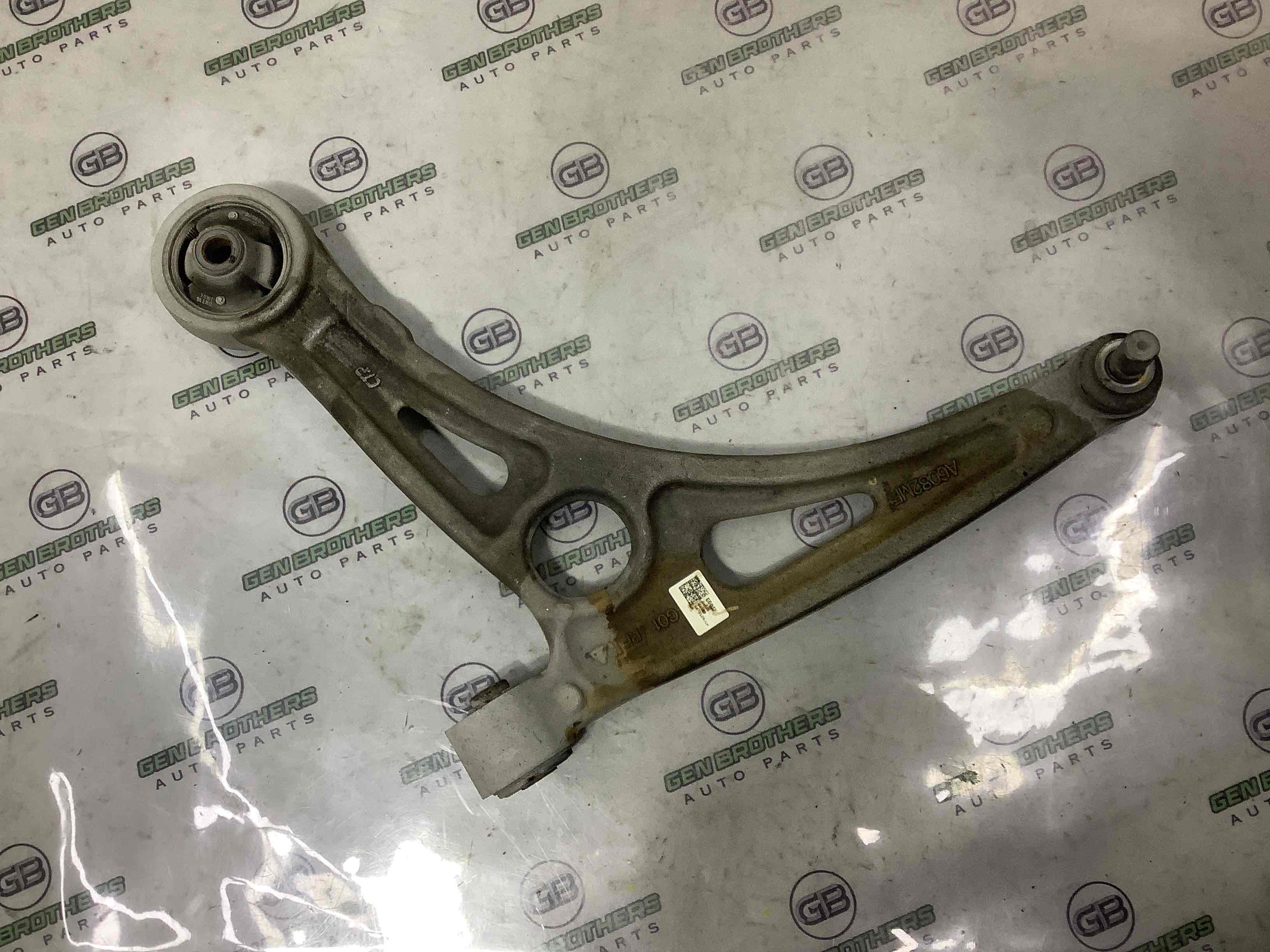 Важіль передній лівий