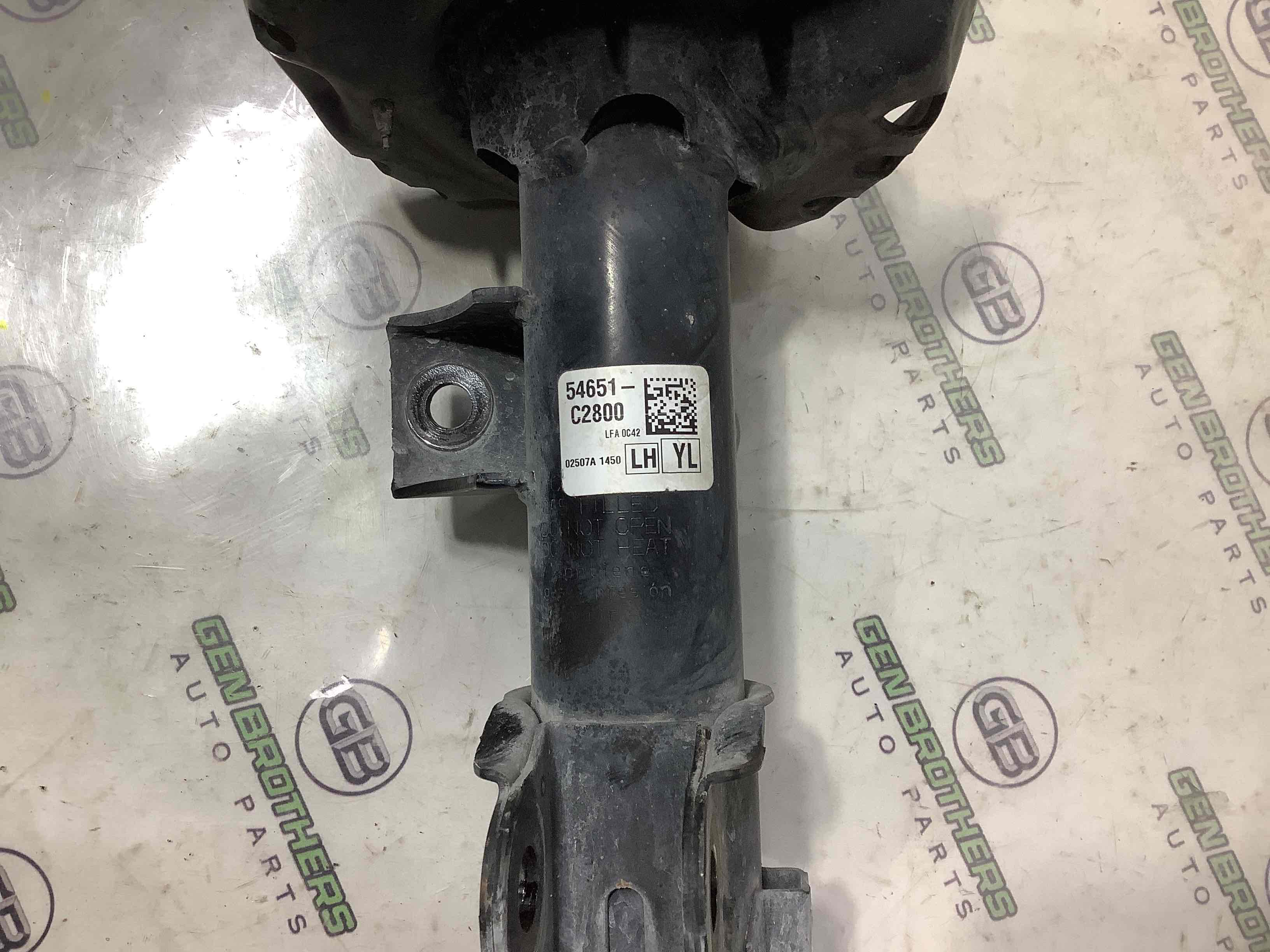 Амортизатор передній лівий