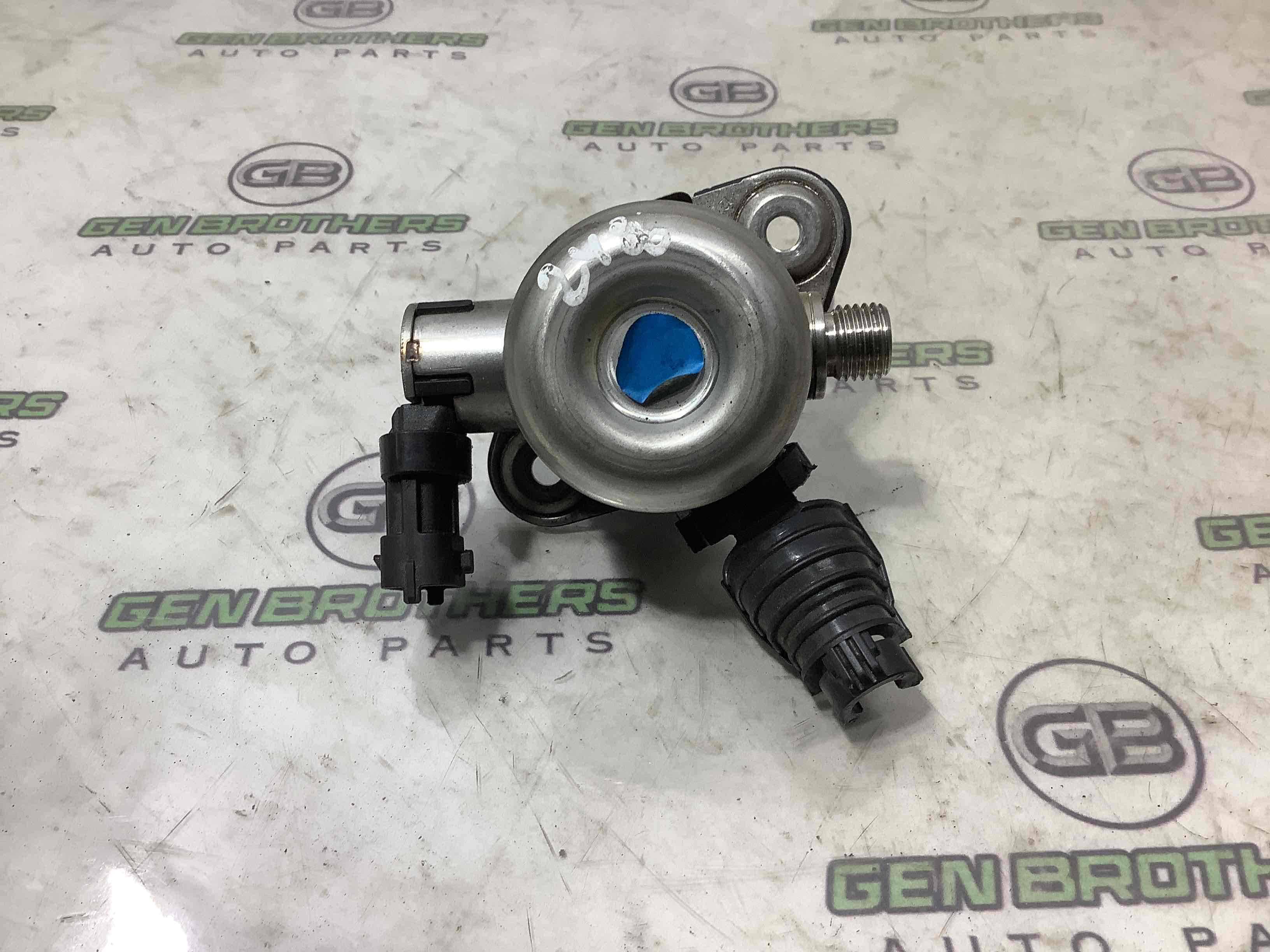 Насос паливний