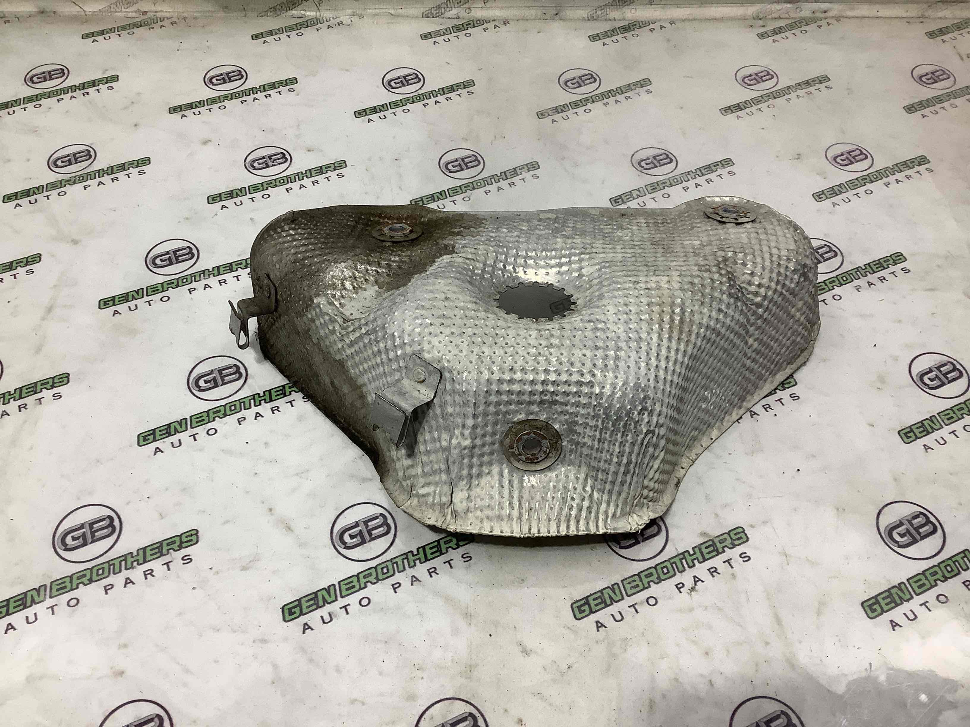 Теплоекран, пластикові ізолятори