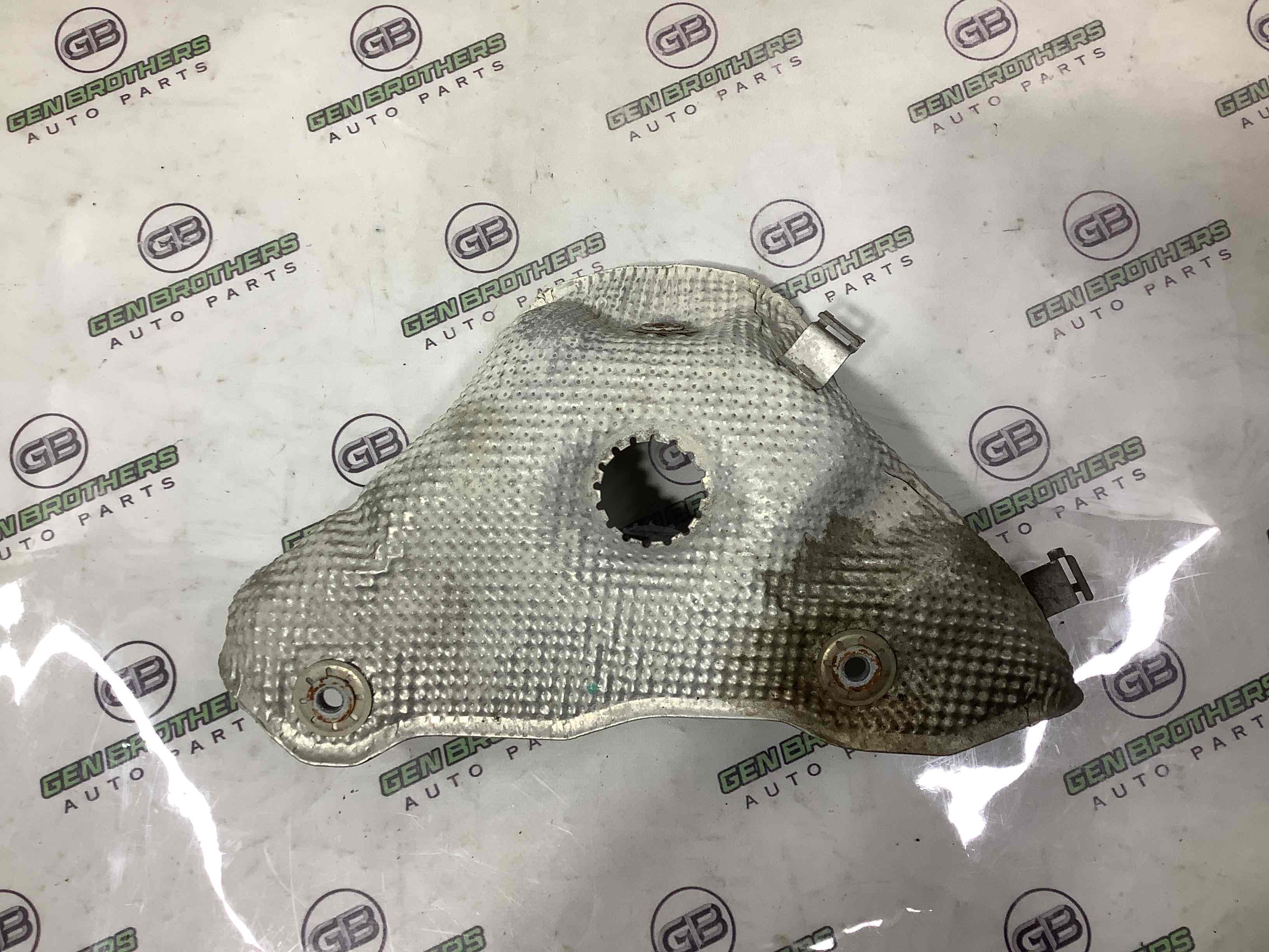 Теплоекран, пластикові ізолятори