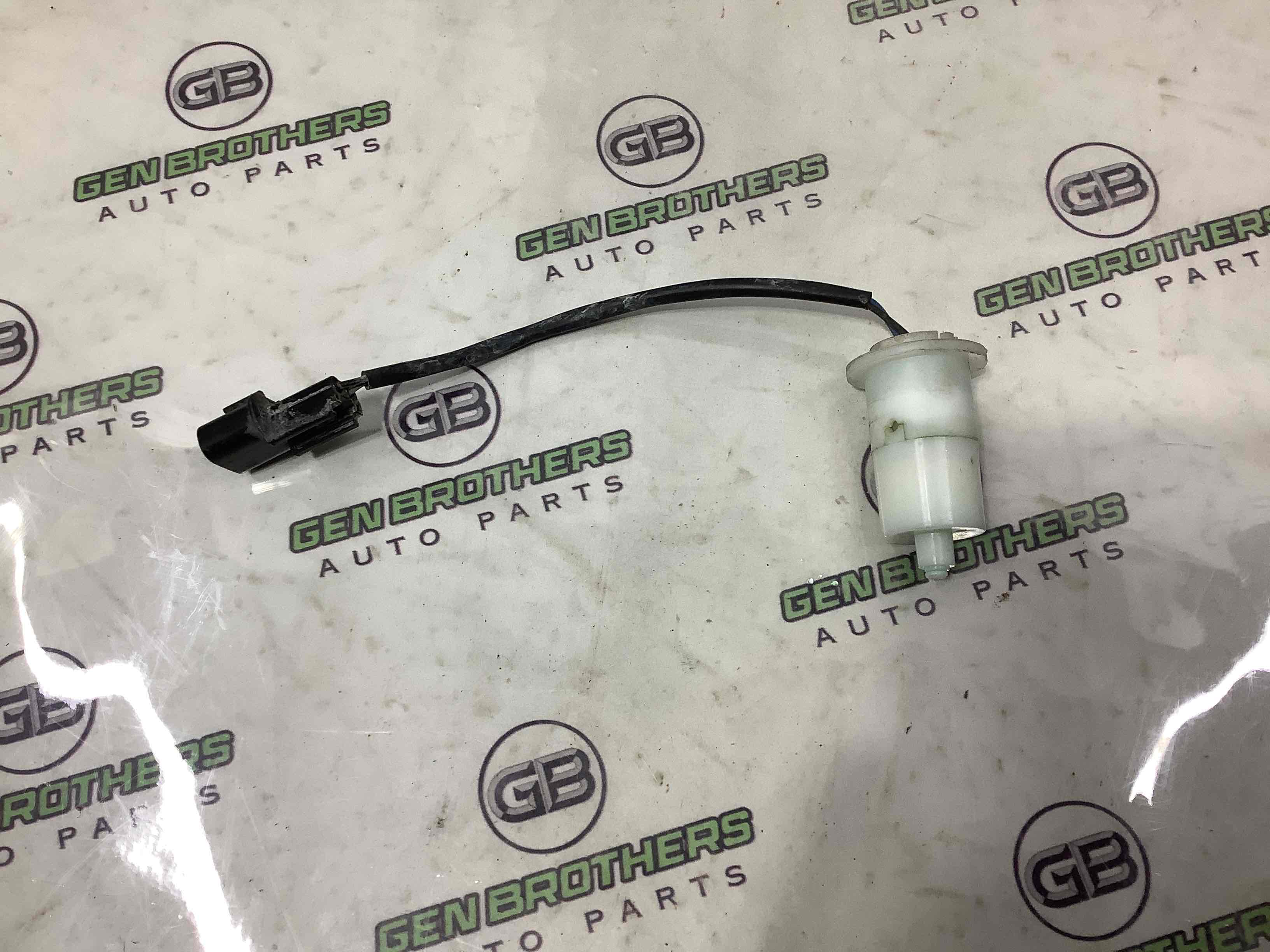 Датчик рівня бачка омивача