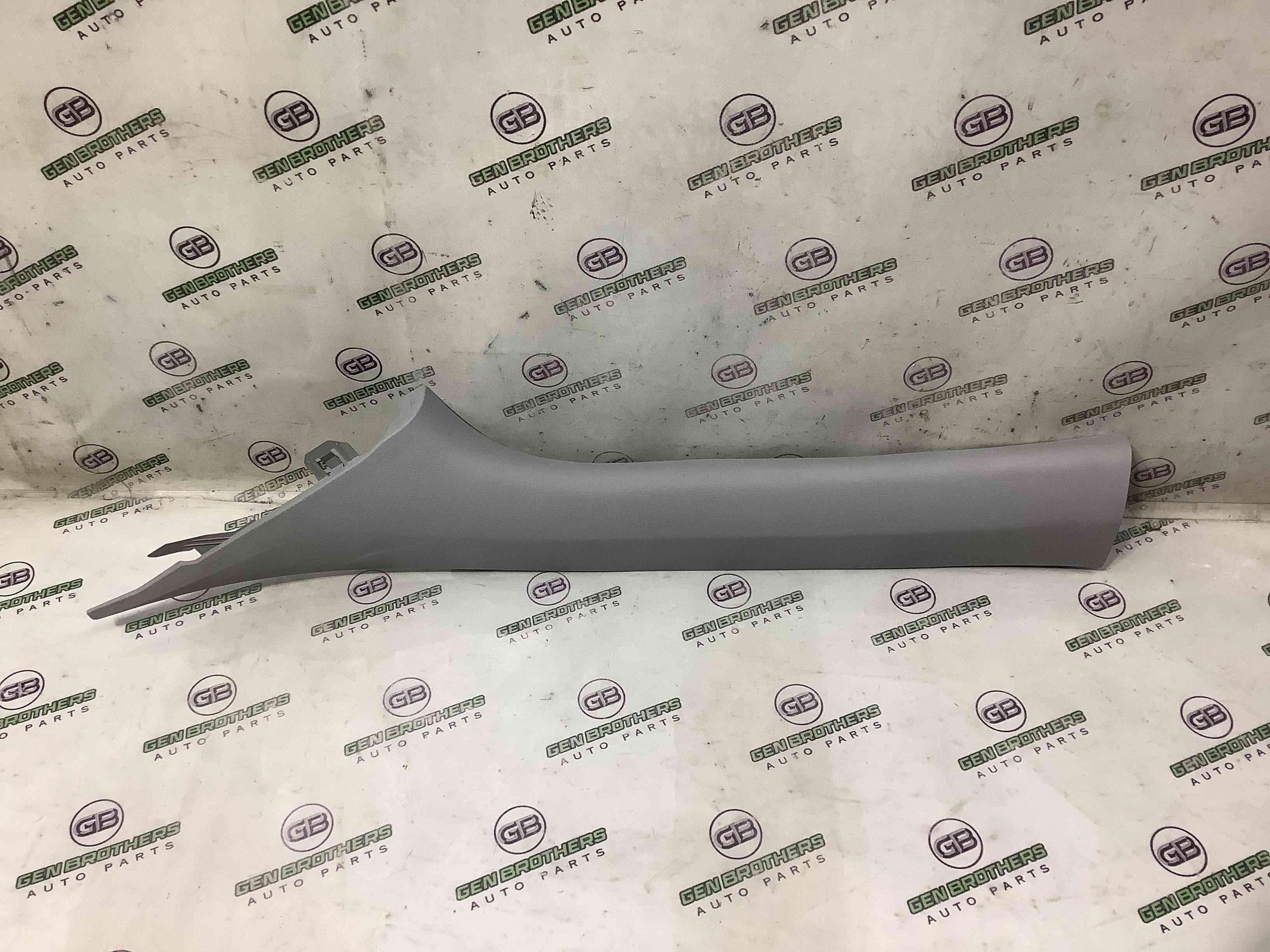 Обшивка передньої стійки ліва