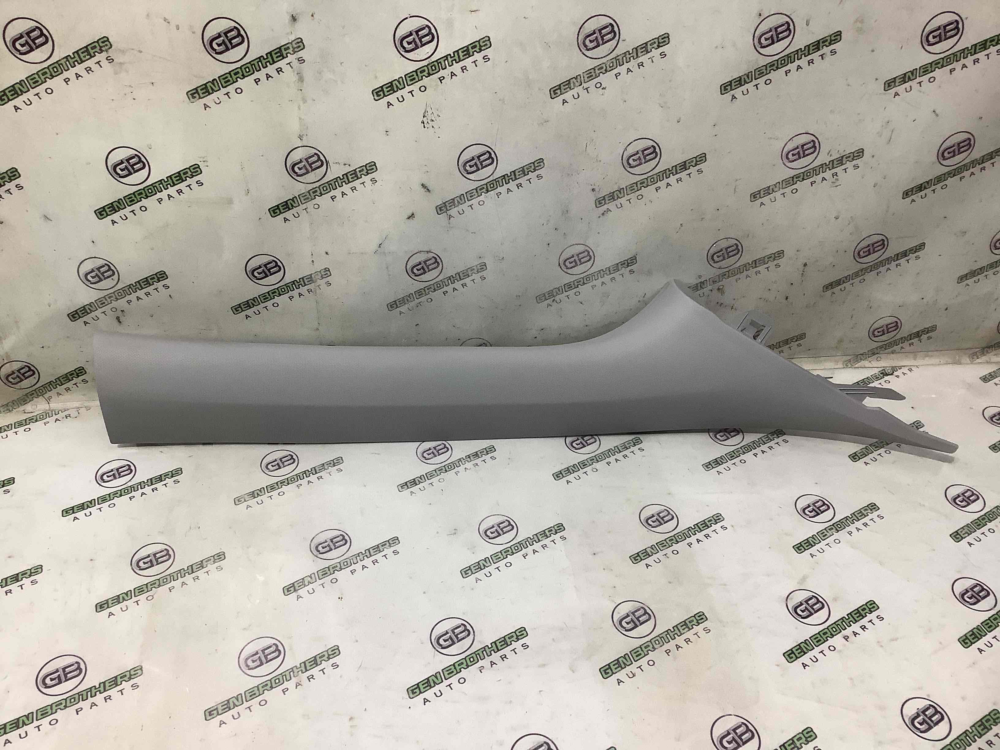 Обшивка передньої стійки права