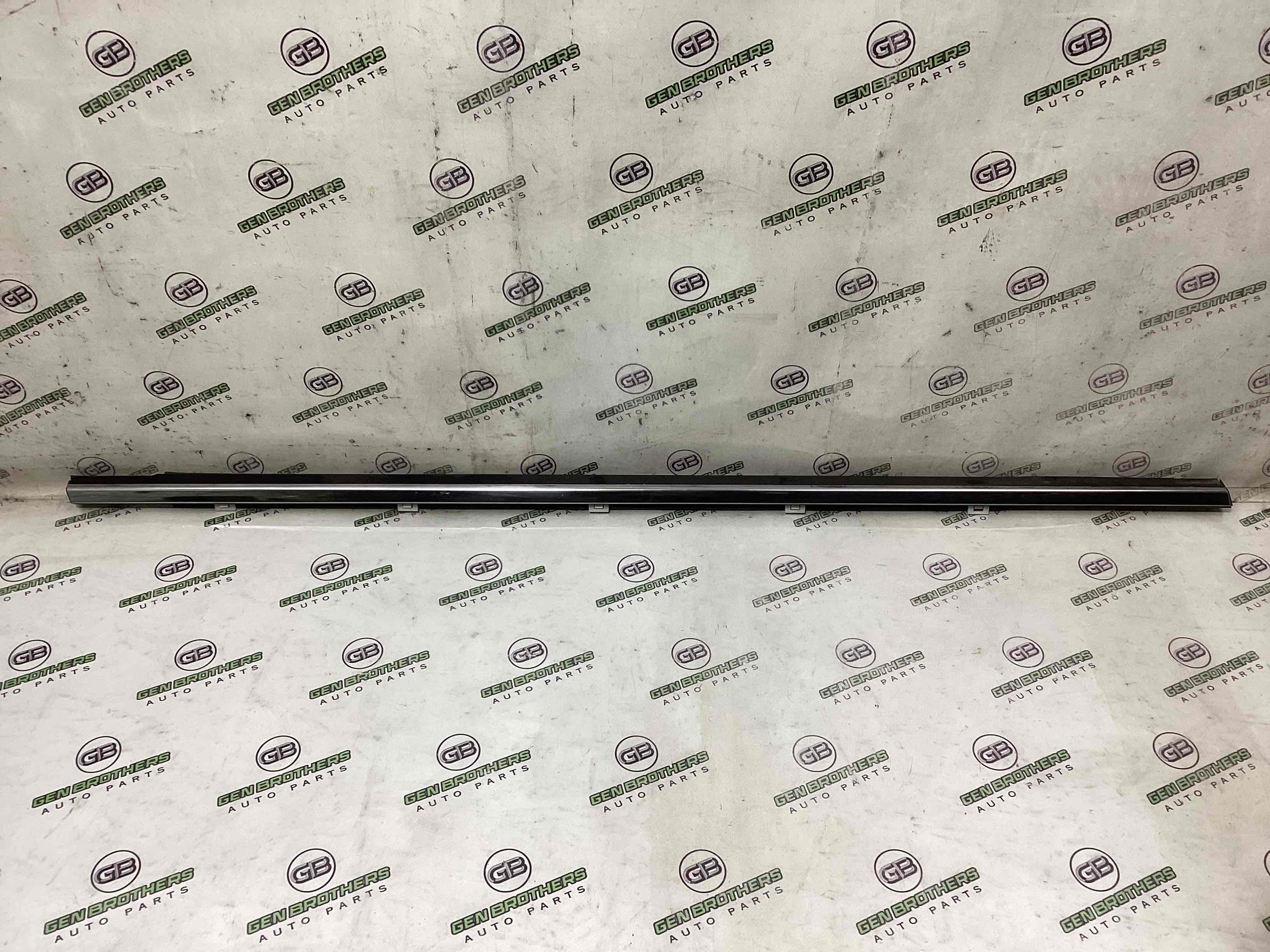 Молдинг двері передньої правої