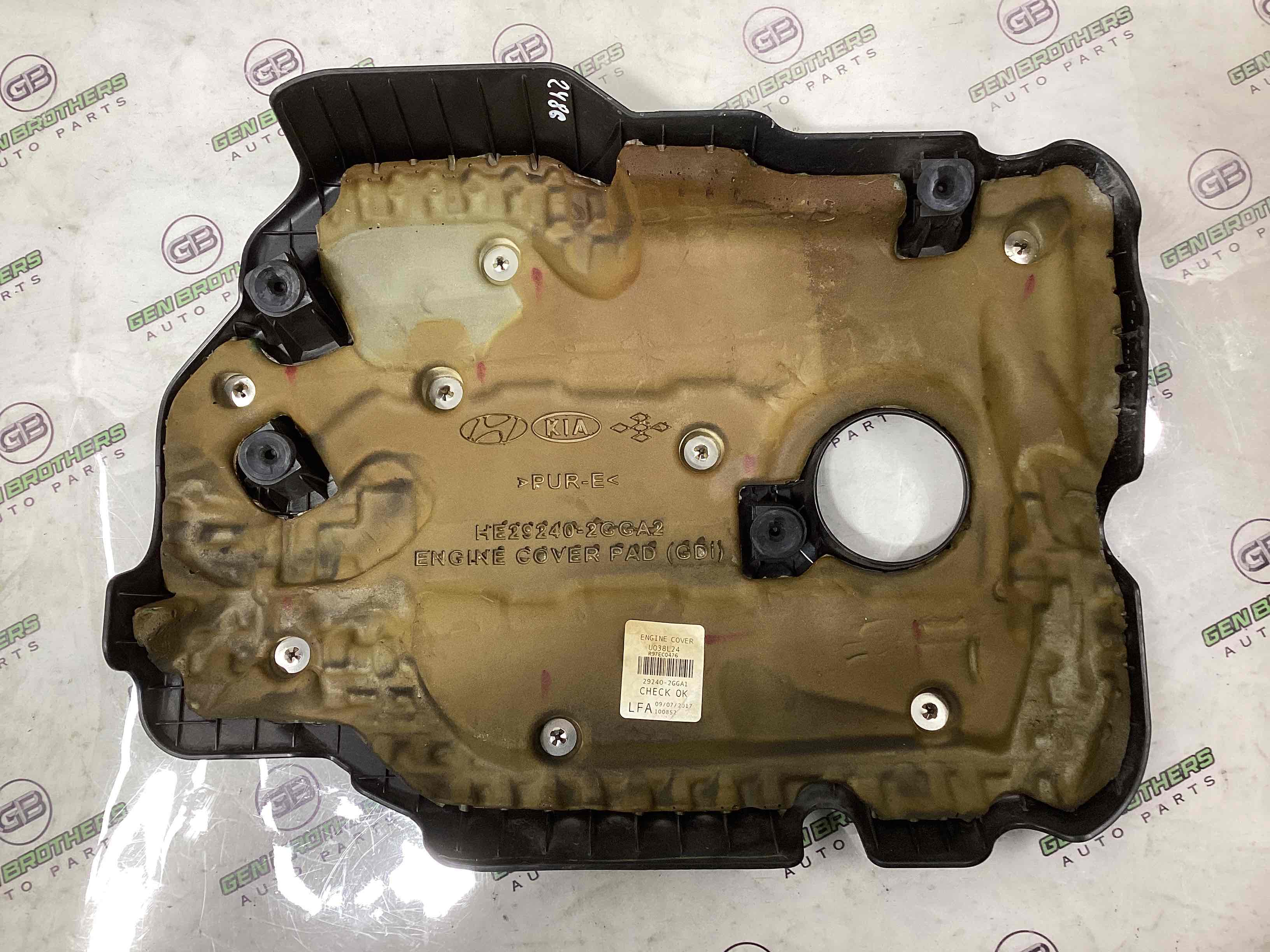 Кришка двигуна декоративна