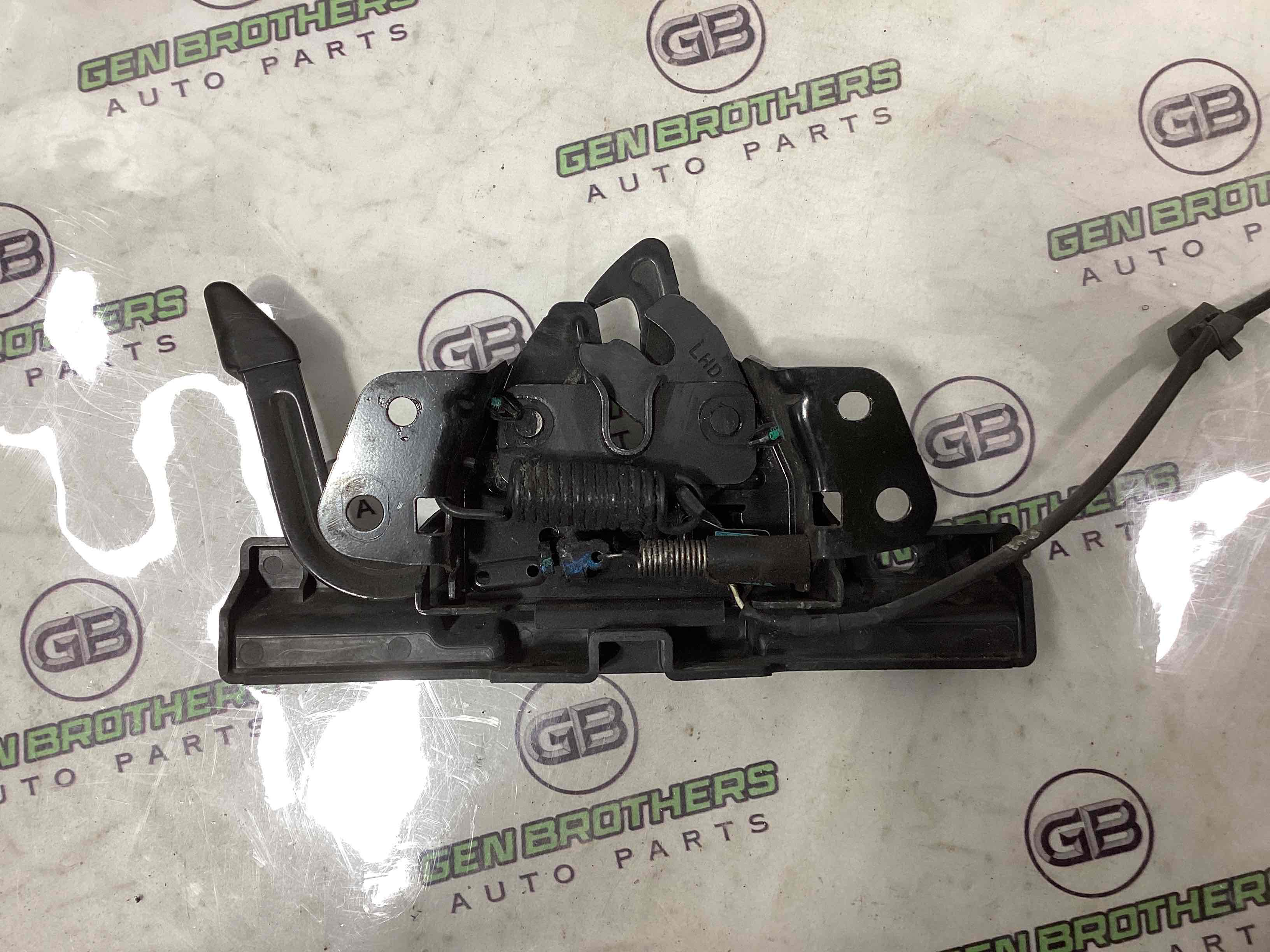 Замок капота, трос капота