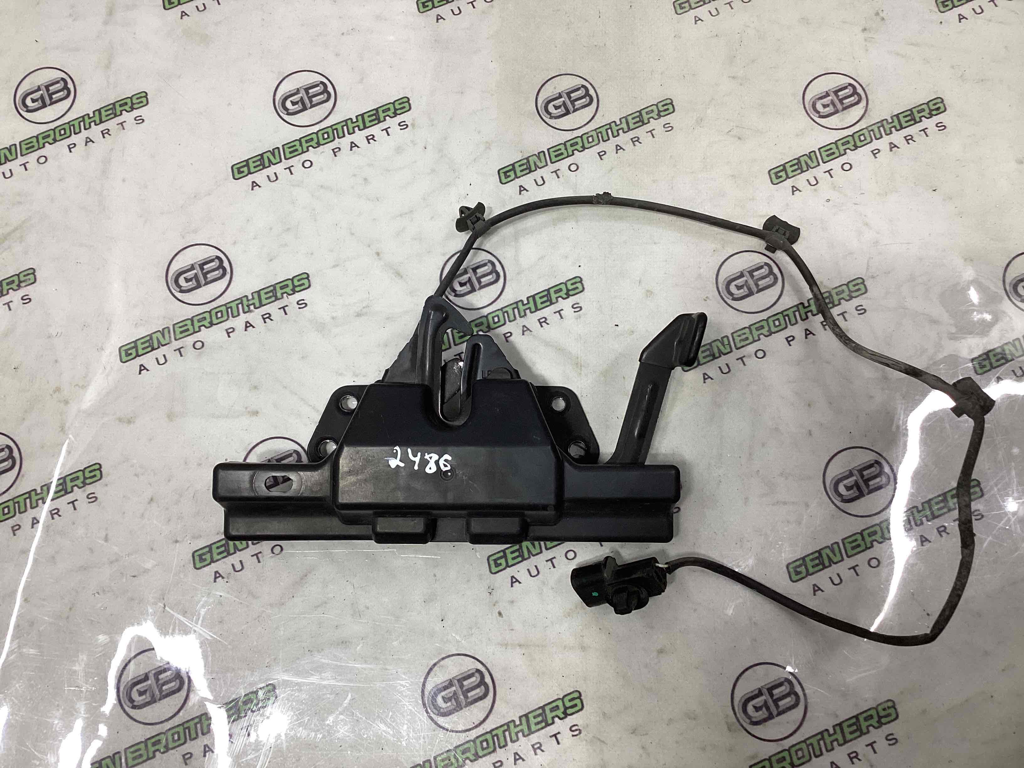 Замок капота, трос капота