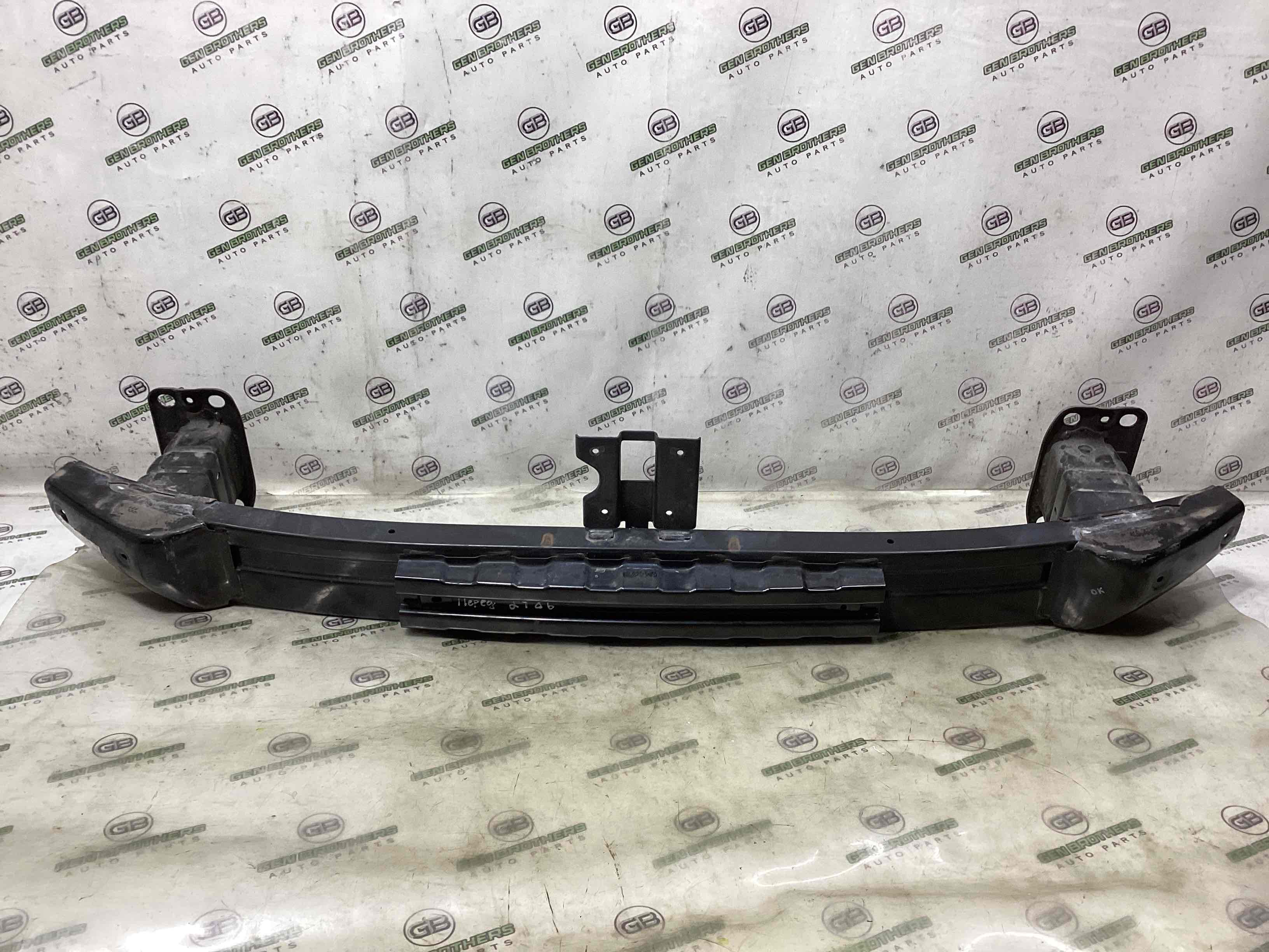 Підсилювач бампера переднього