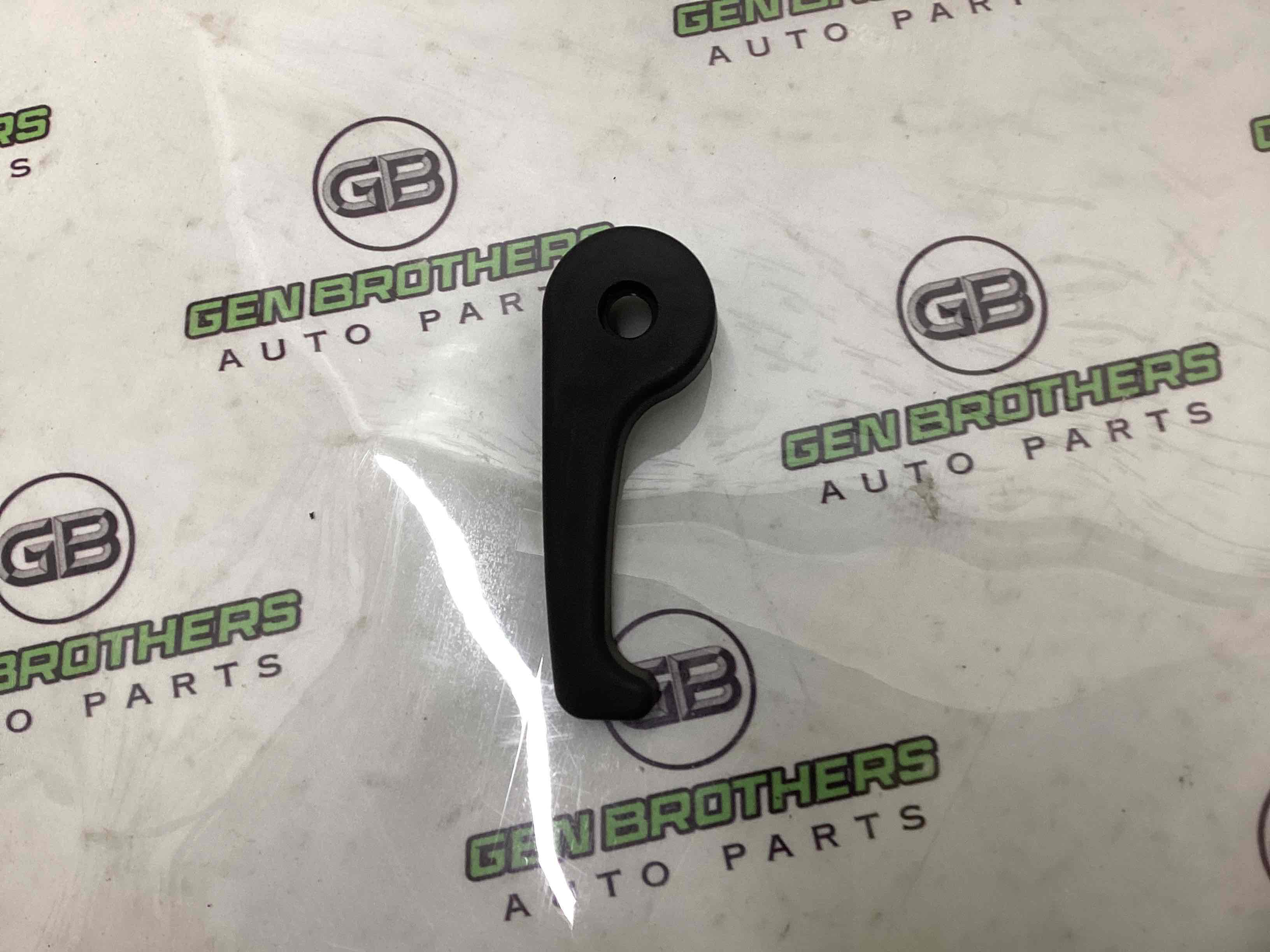 Ручка відкривання капота