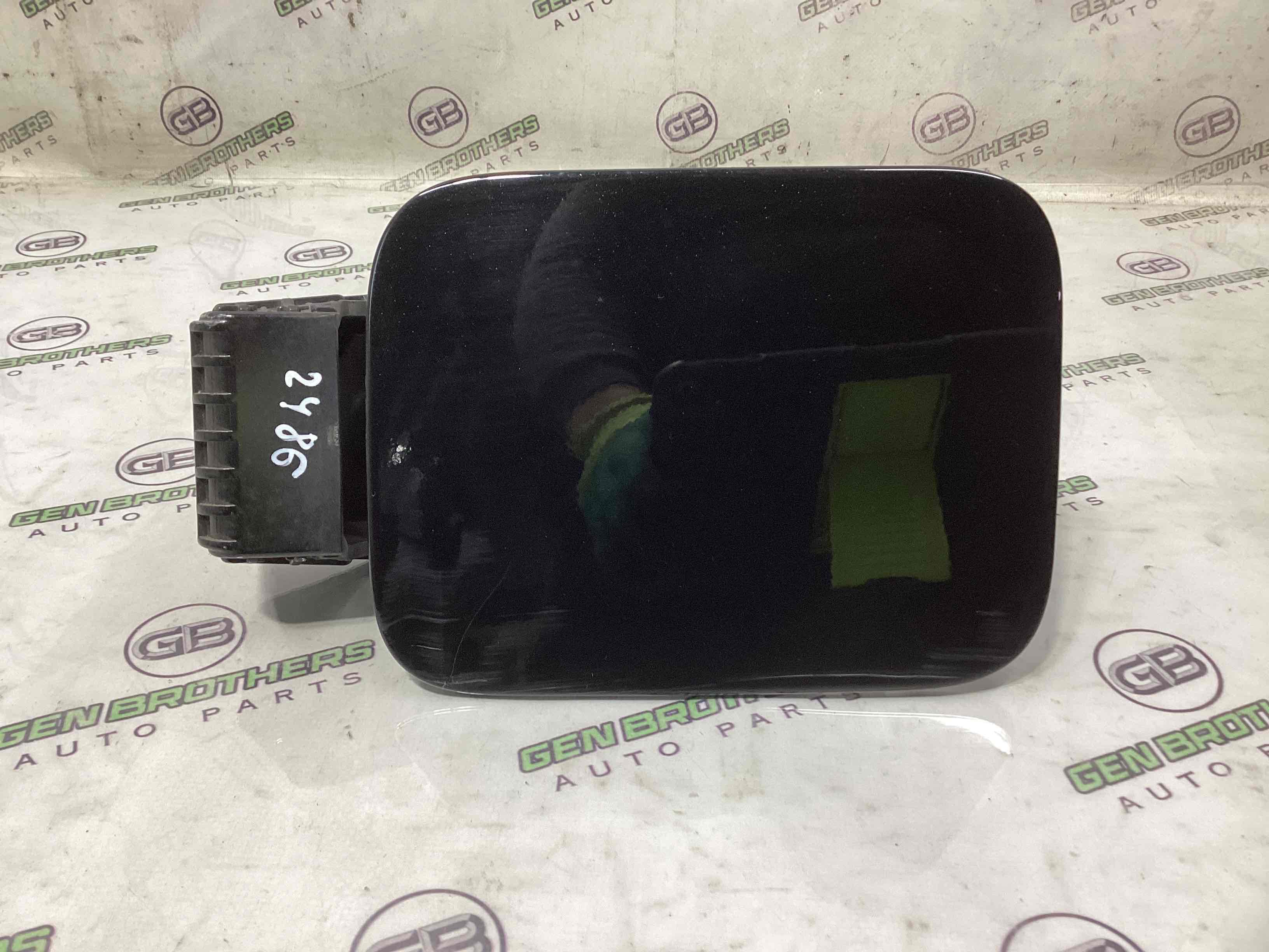 Лючок бензобака