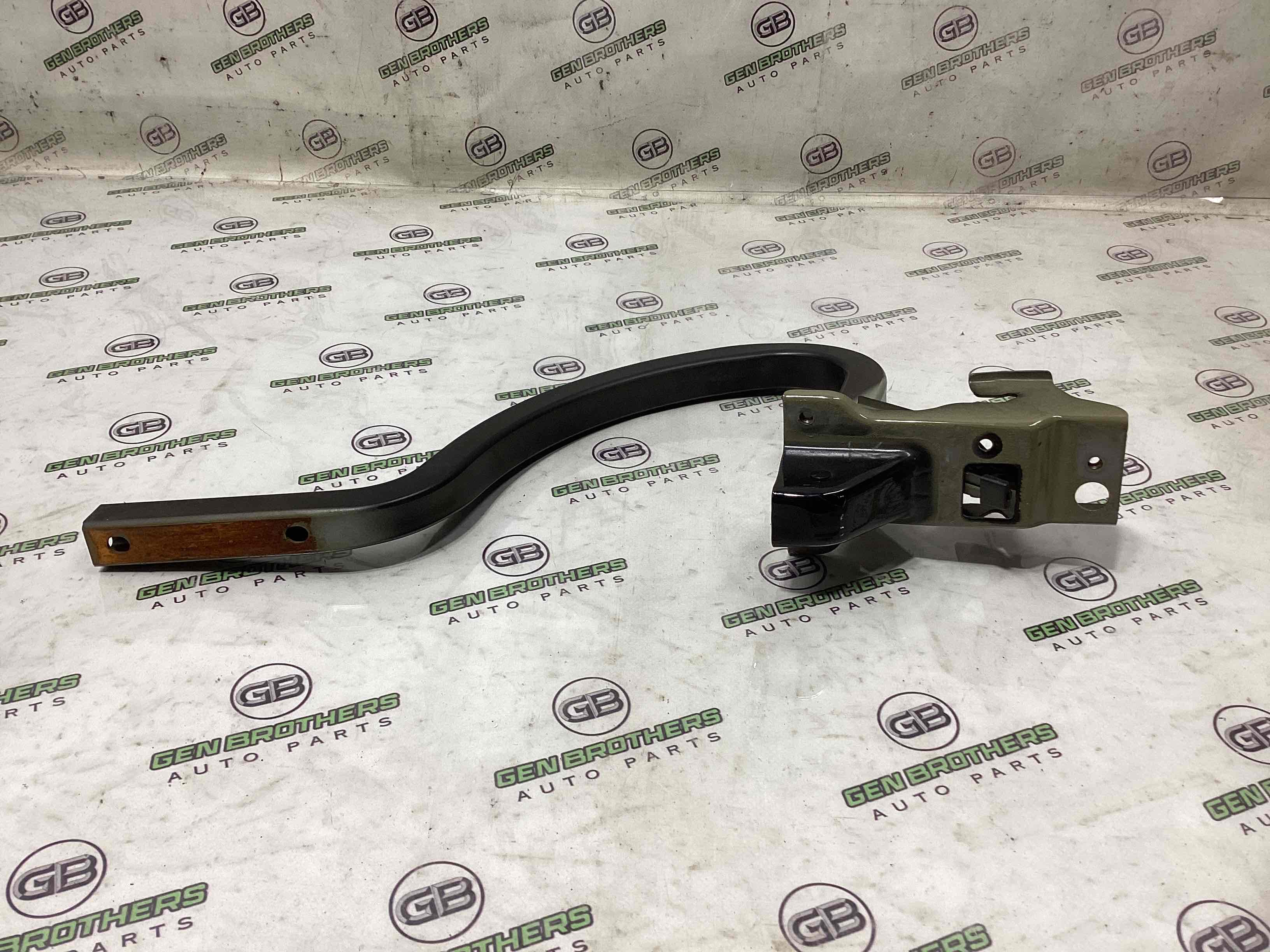 Петля кришки багажника, двері багажника