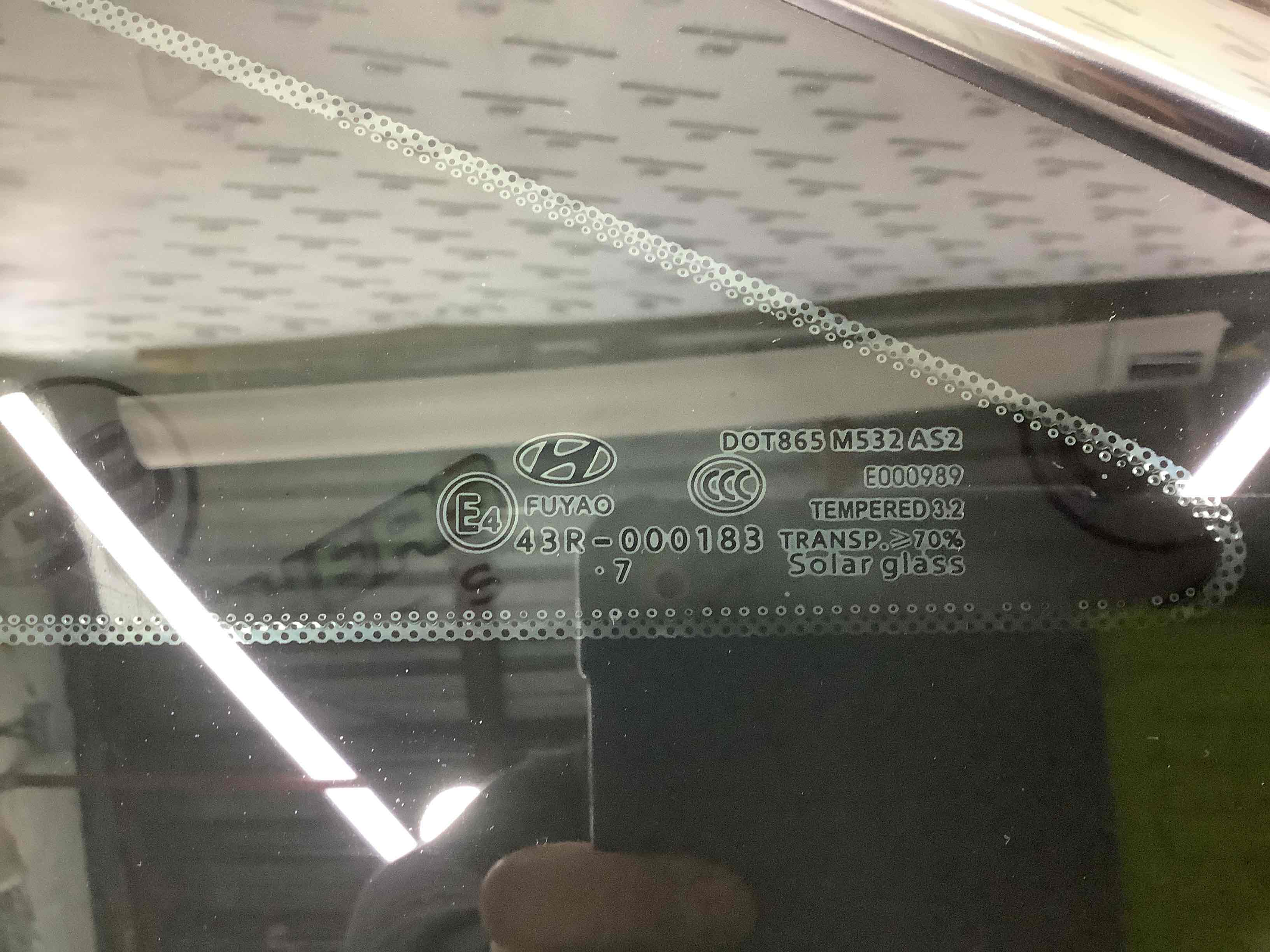 Скло кузова ліве