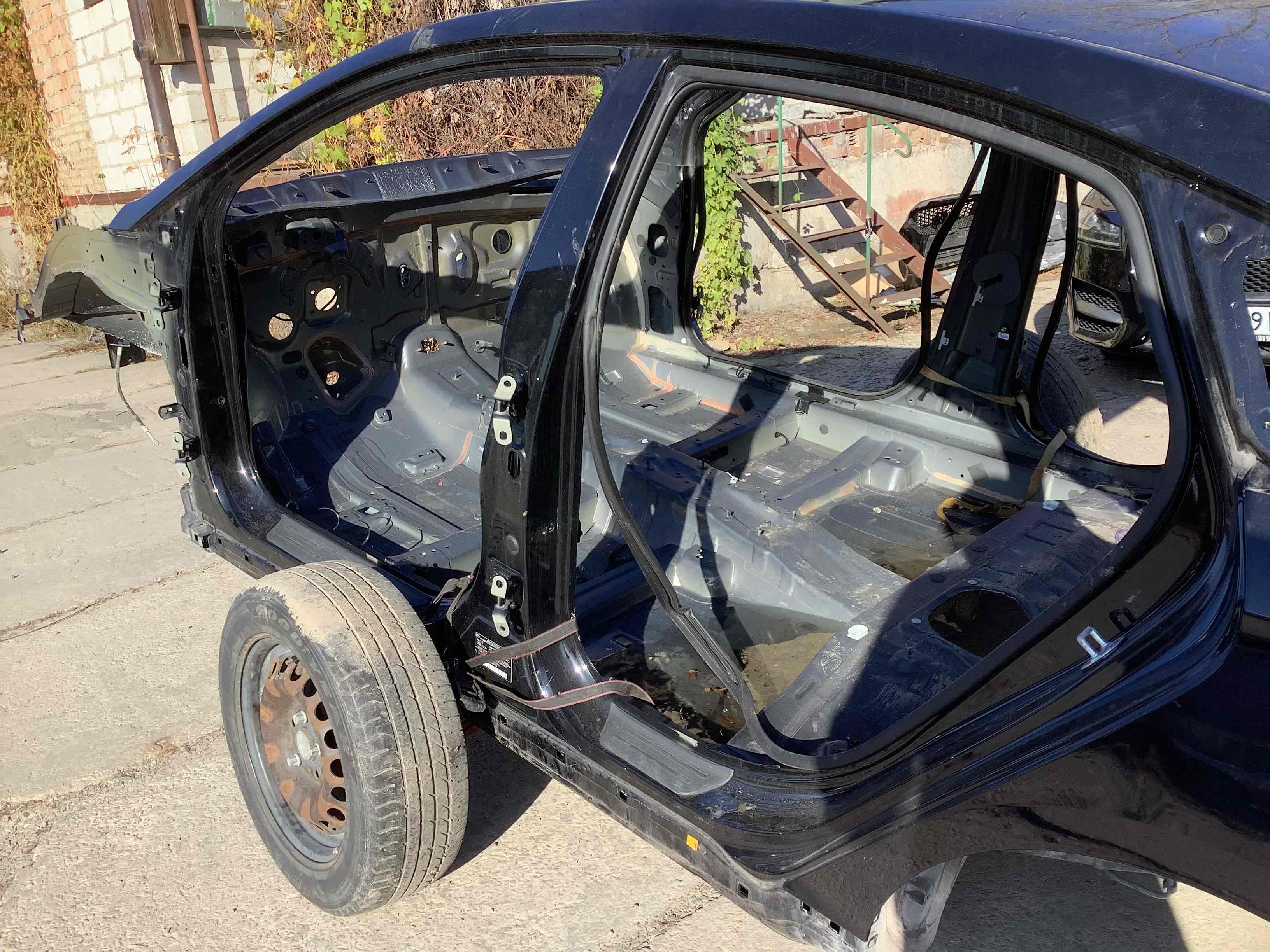 Стійки кузова та пороги