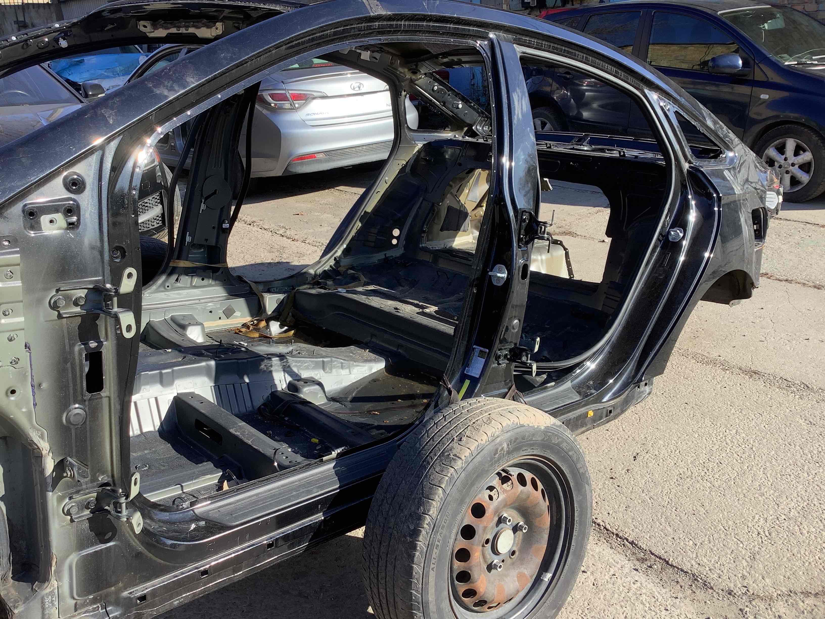 Стійки кузова та пороги