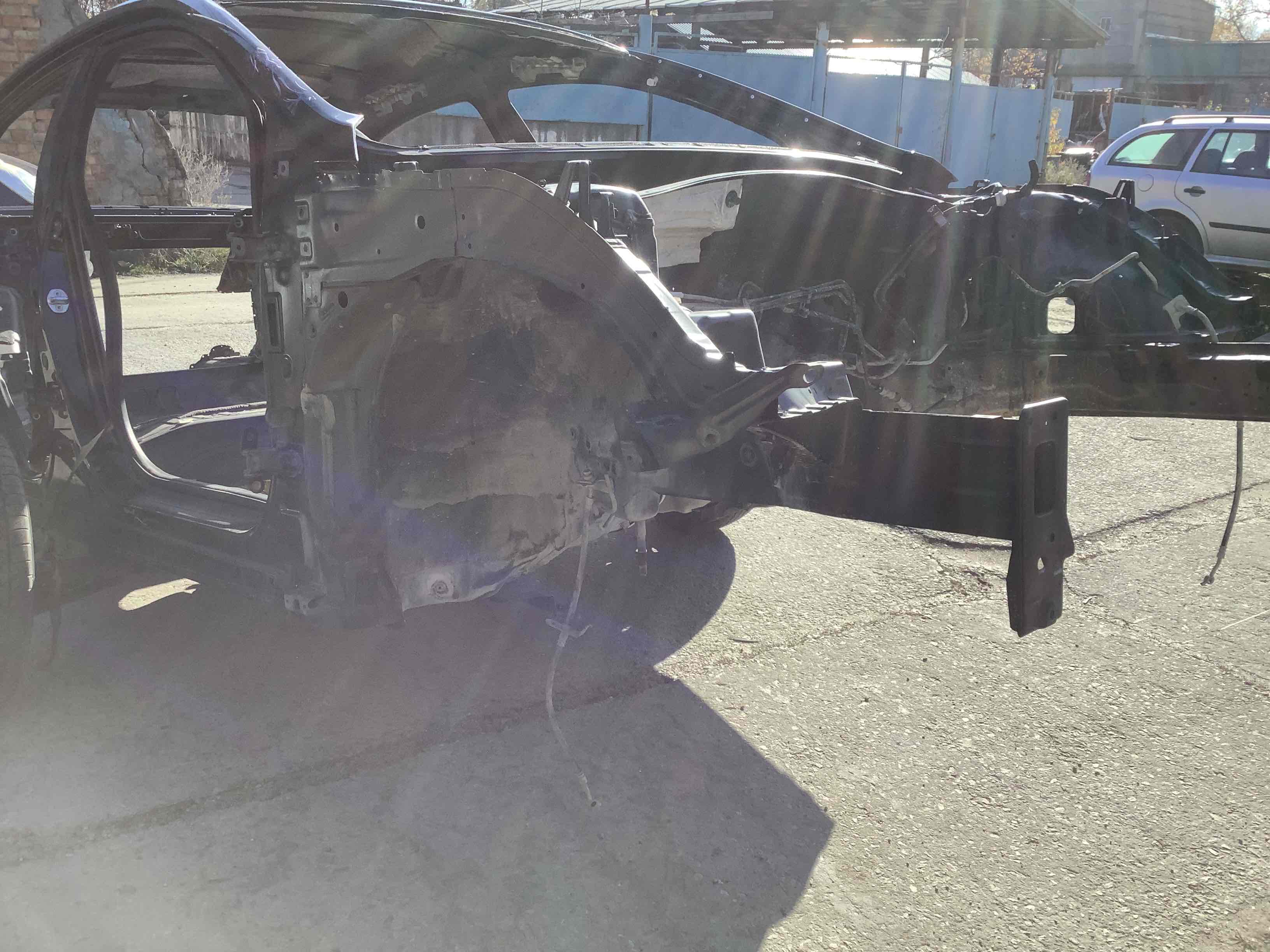 Чверть передня права