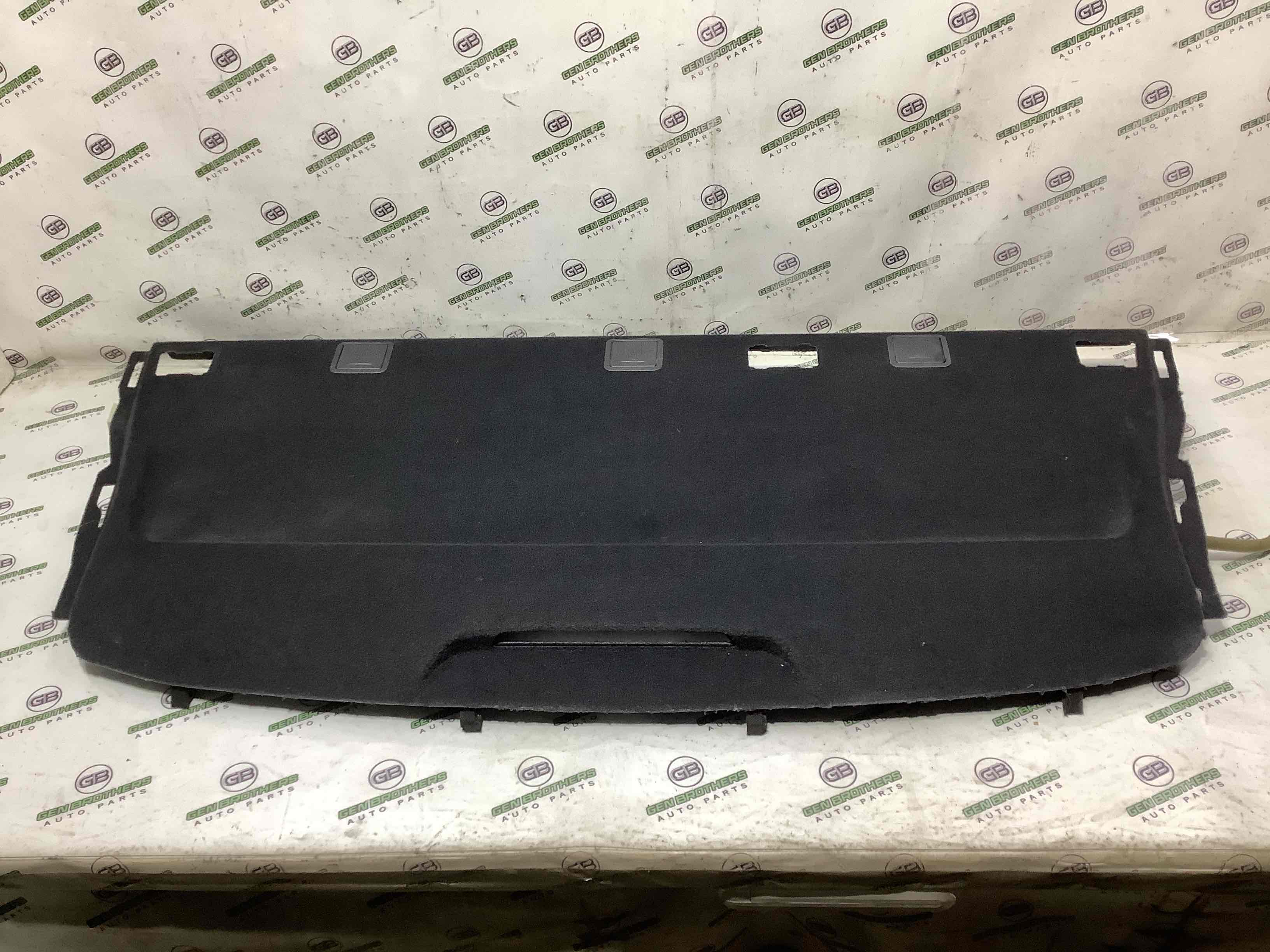 Обшивка задньої полиці