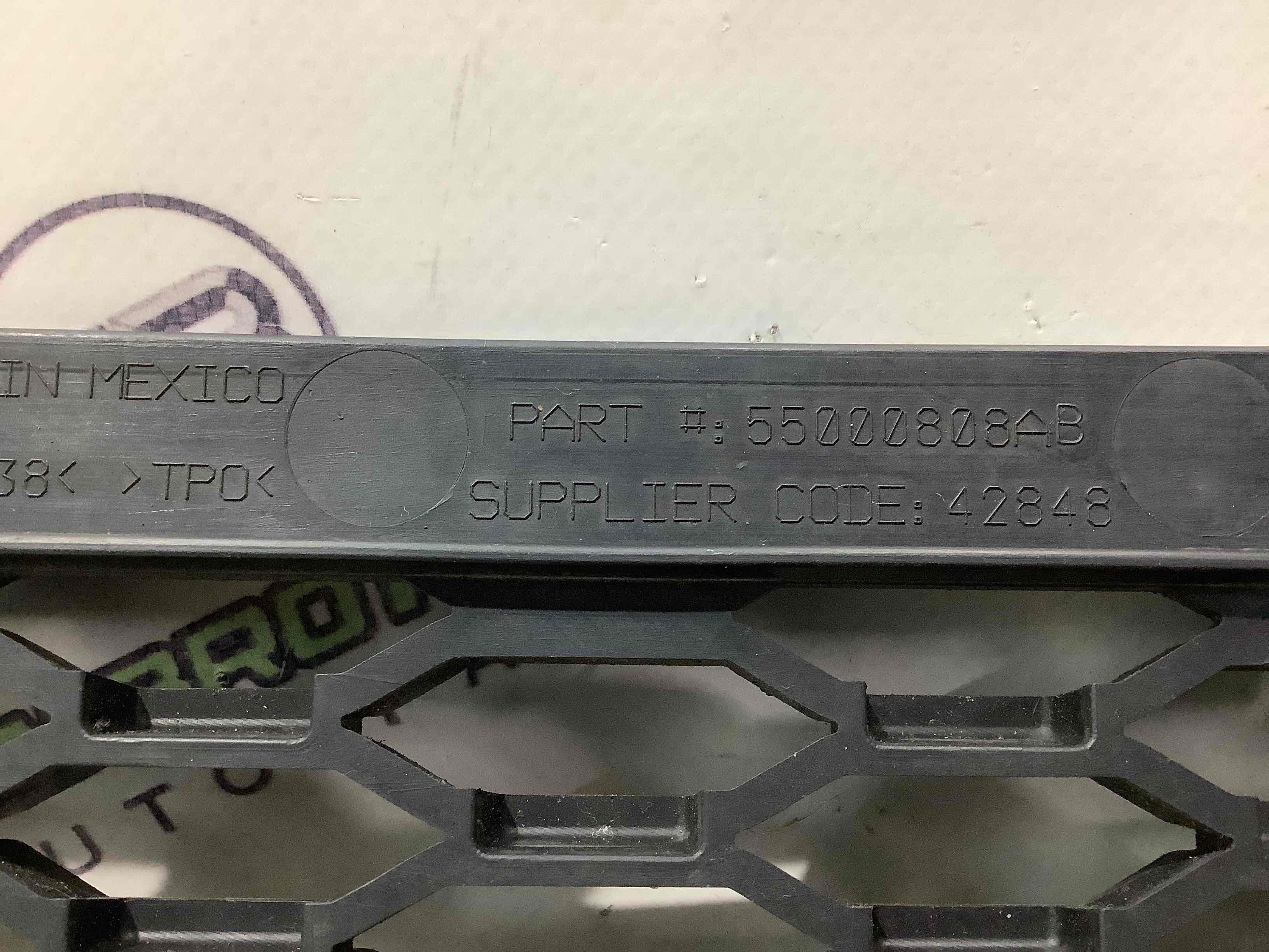 Заглушка, вставка решітка в бампер