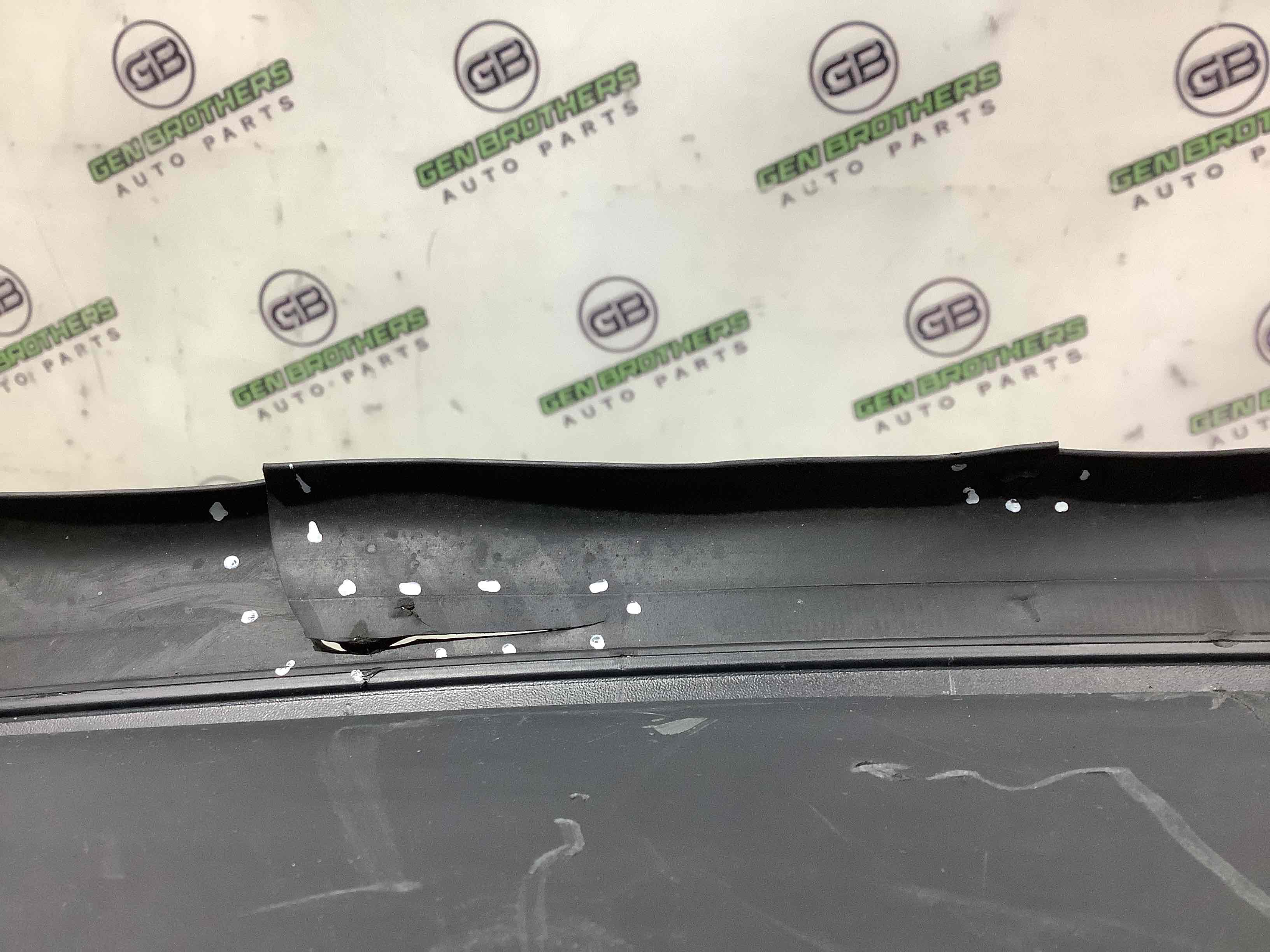 Решітки двірників пластик