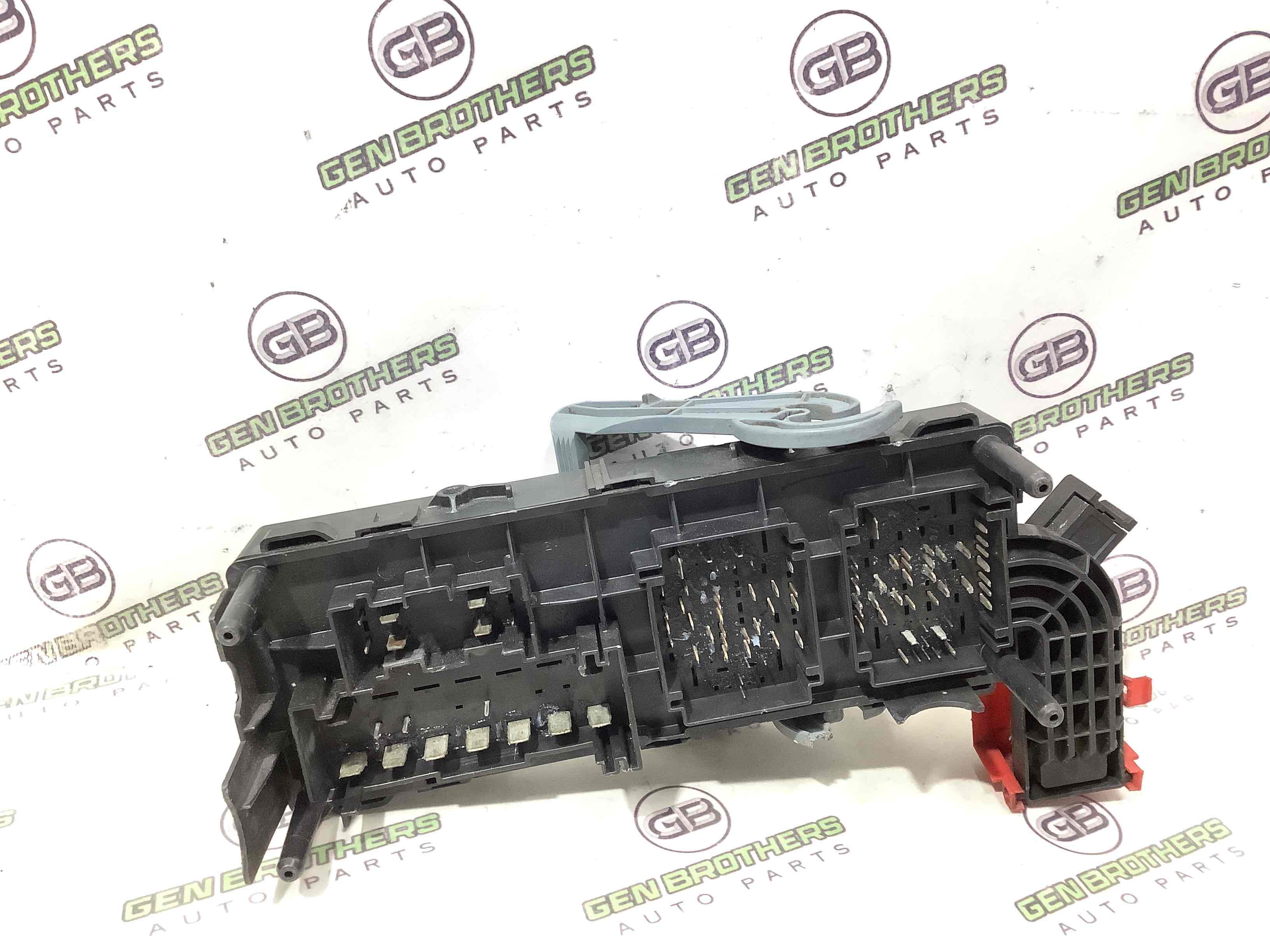 Блок запобіжників (блок реле)