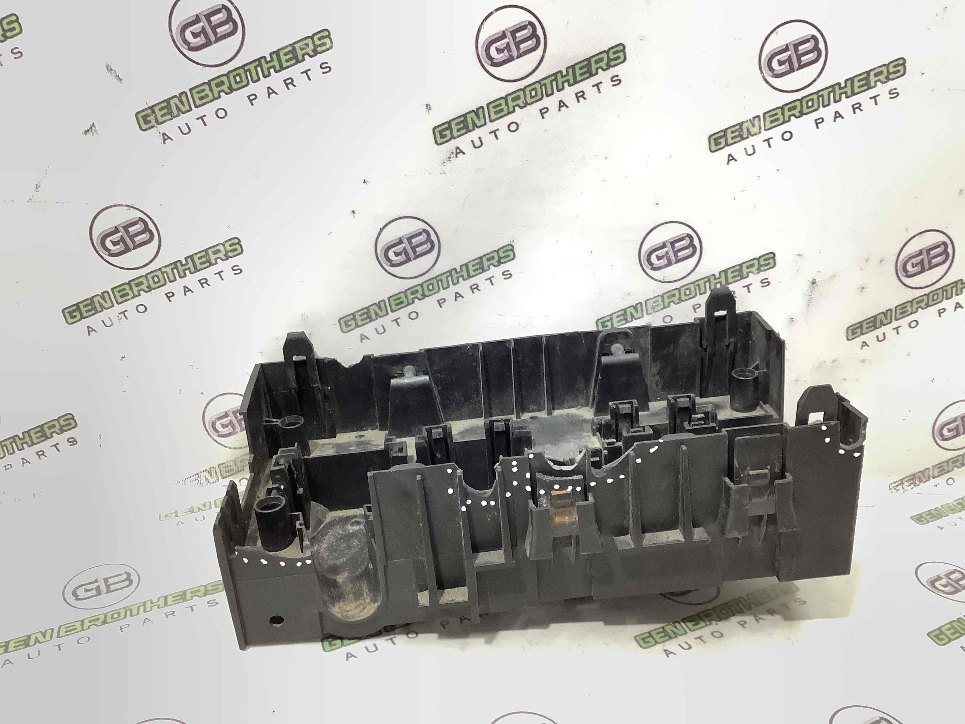 Кришка корпус блоку запобіжників