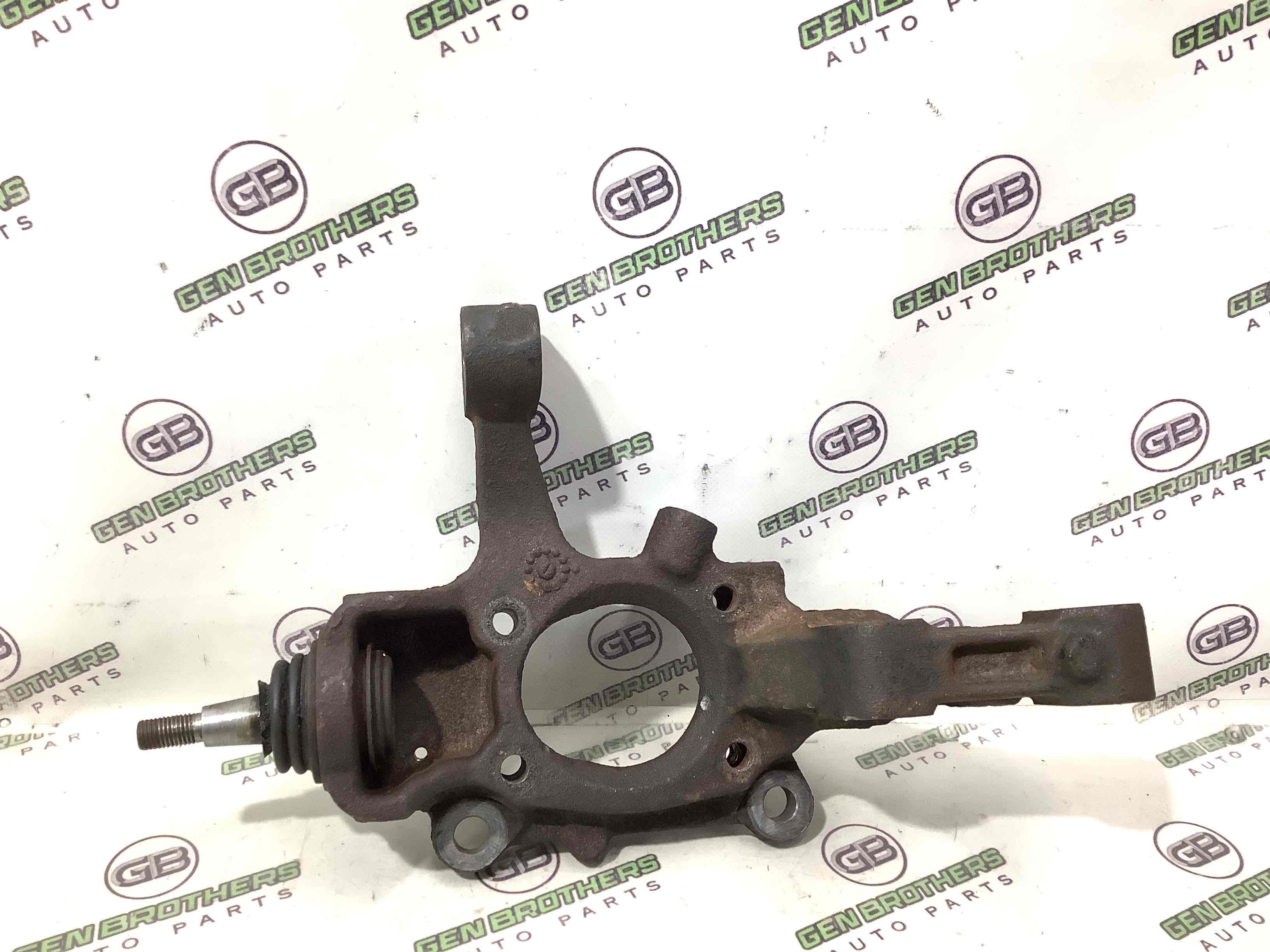 Кулак поворотный левый