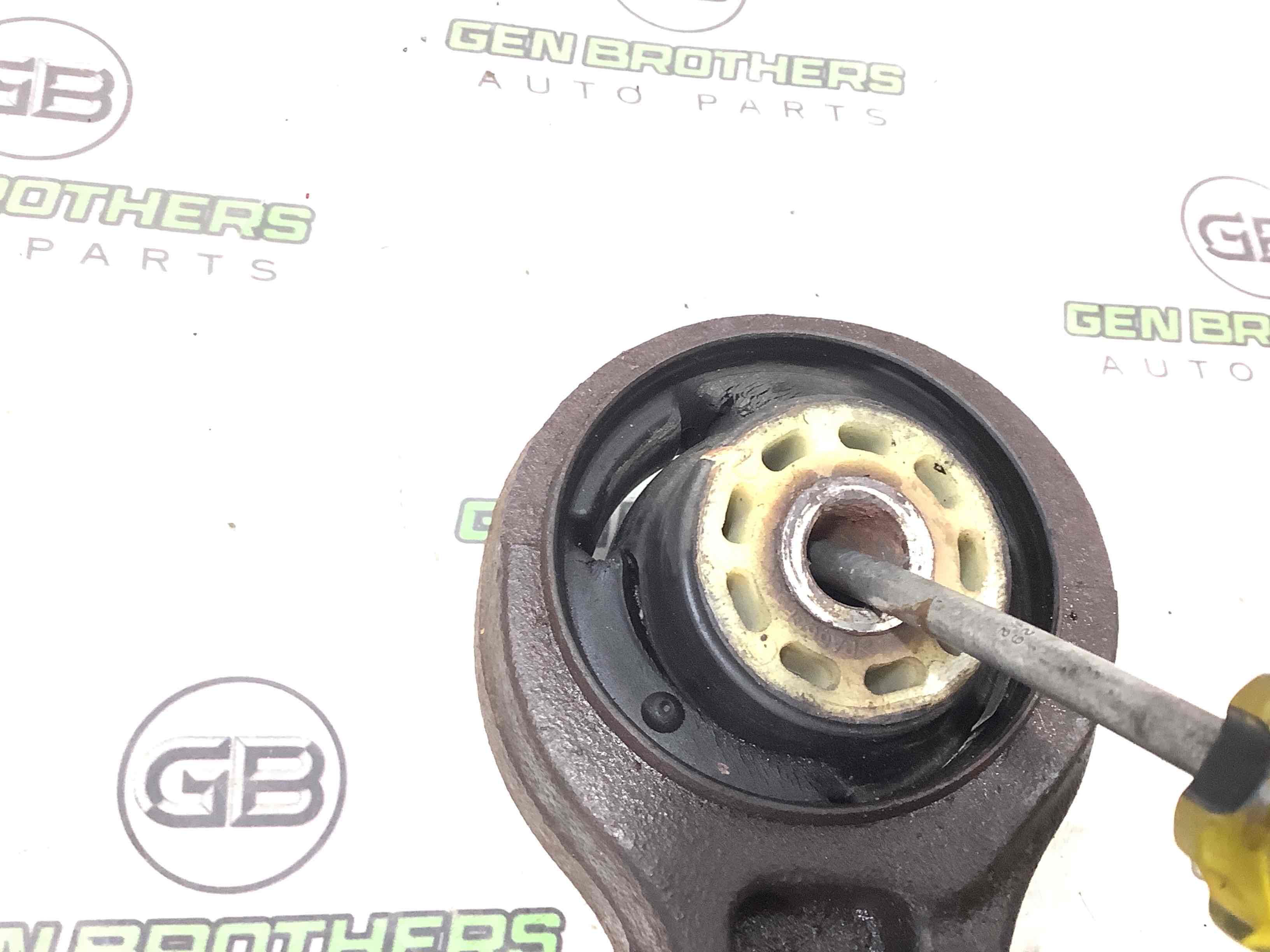 Важіль передній лівий