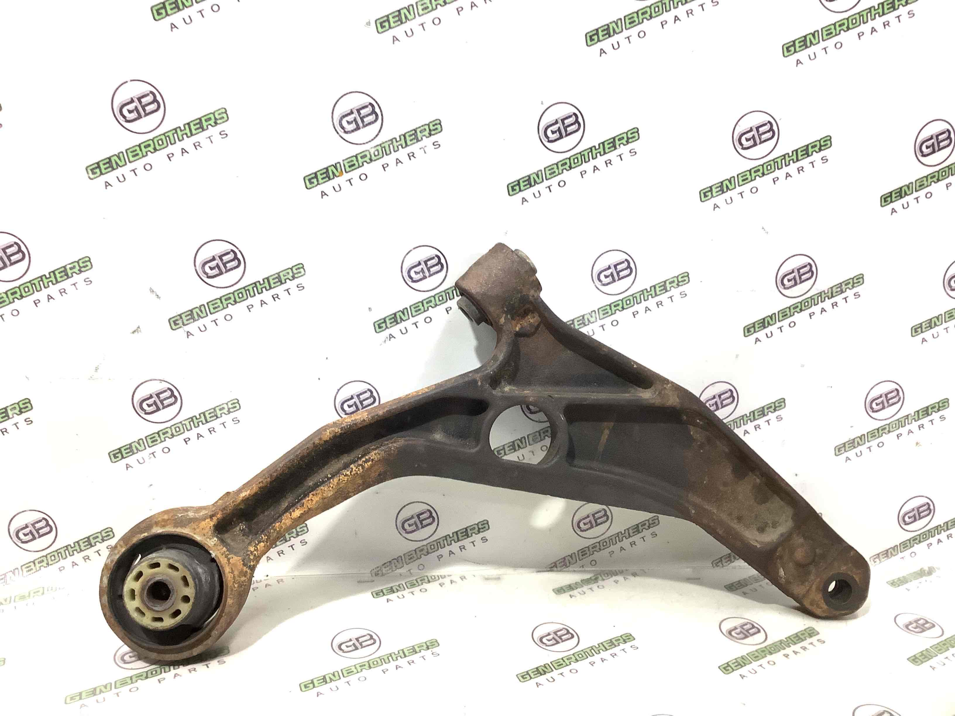 Рычаг передний правый