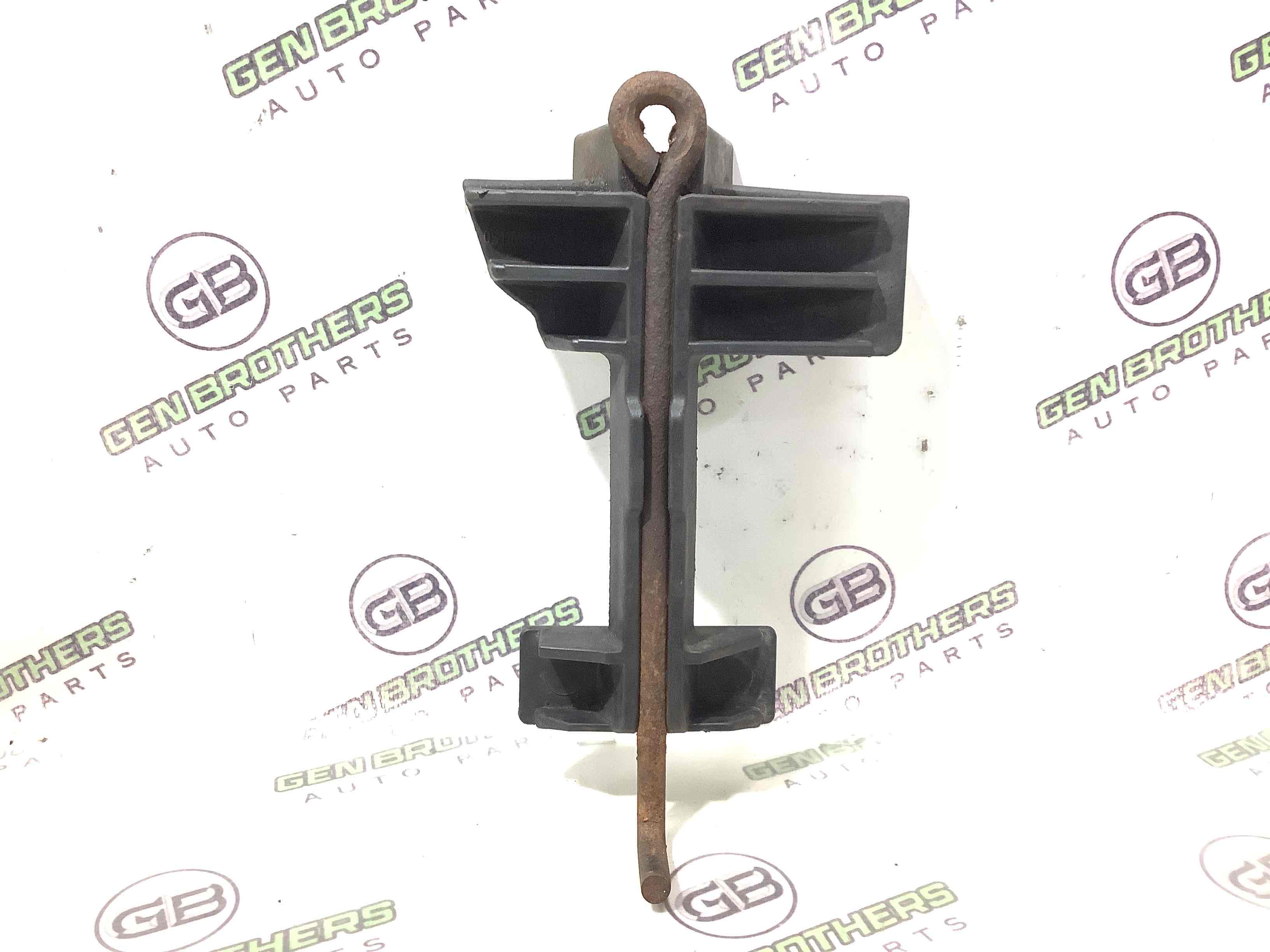 Полиця акумулятора, кришка, кріплення майданчик АКБ