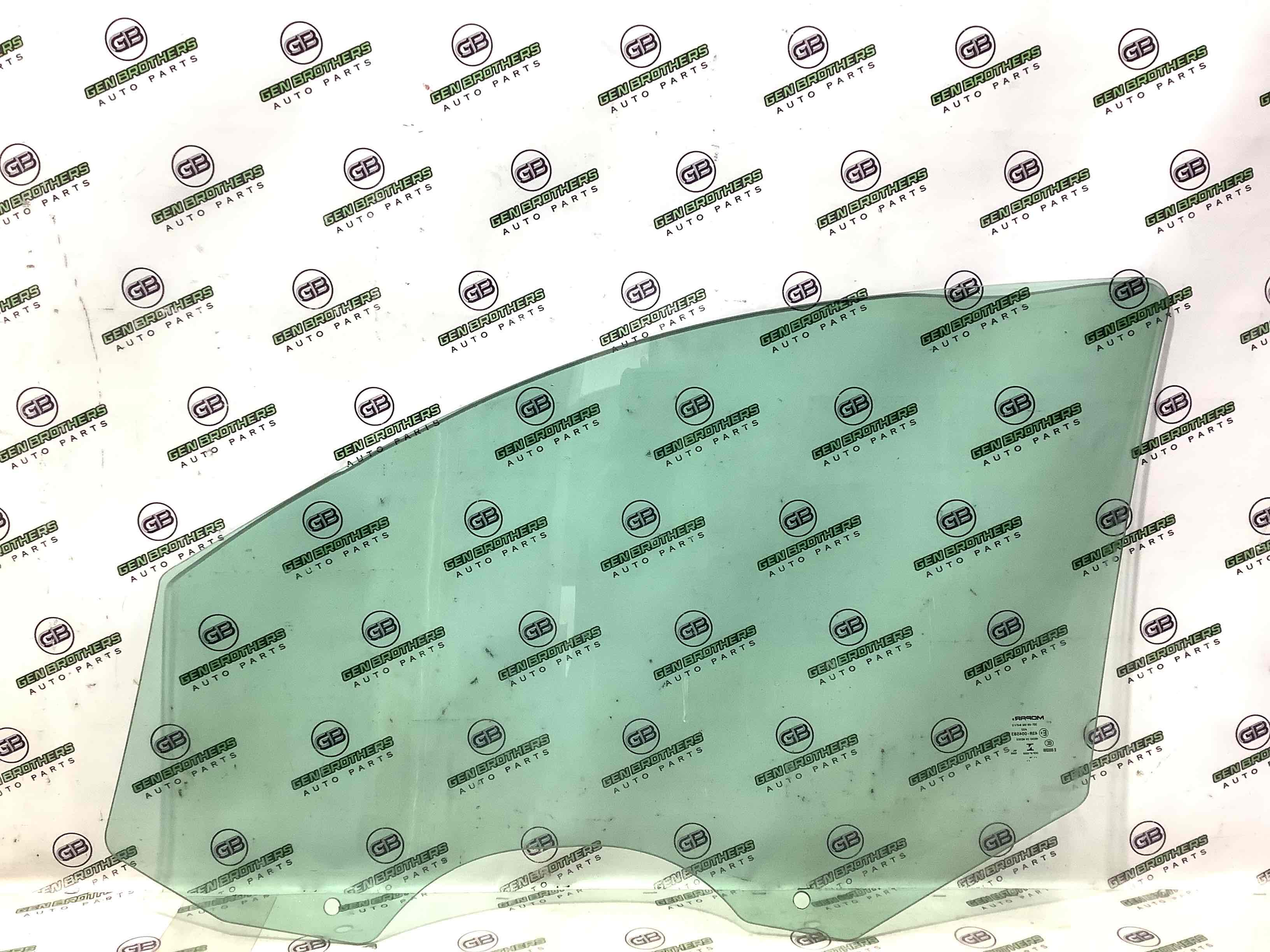 Скло переднє праве