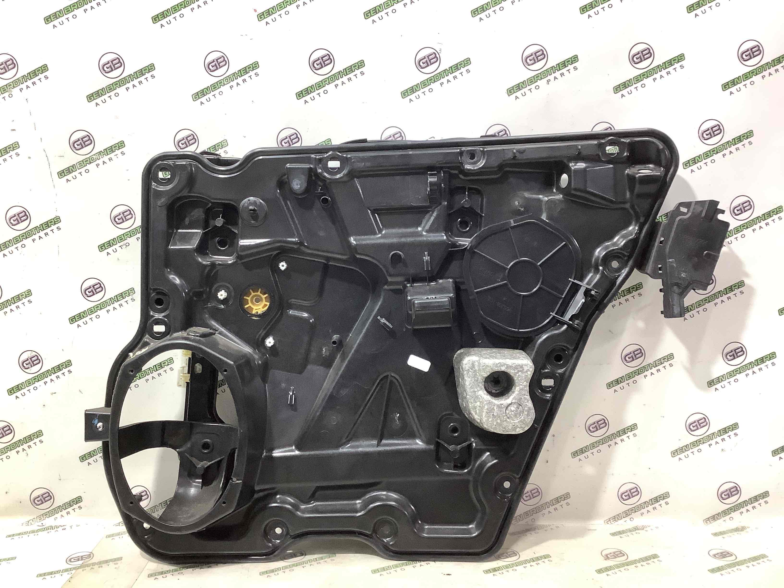 Склопідйомник задній правий